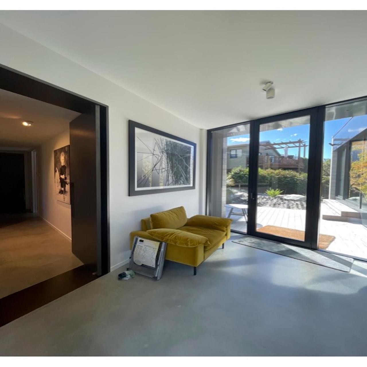 Ivy Box Art Gallery Apartment view 4