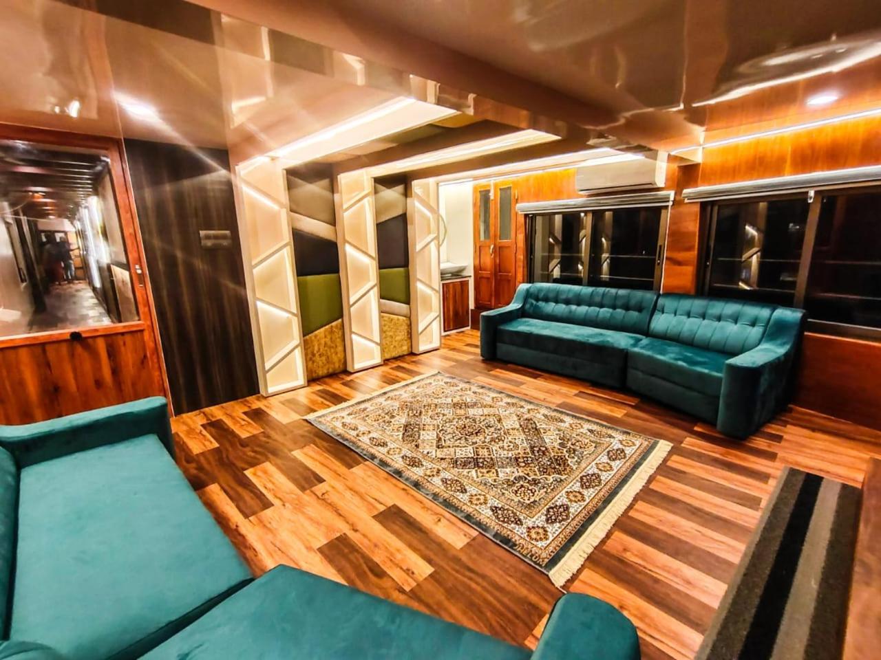 Beach Paradise Day Cruise Houseboat view 2