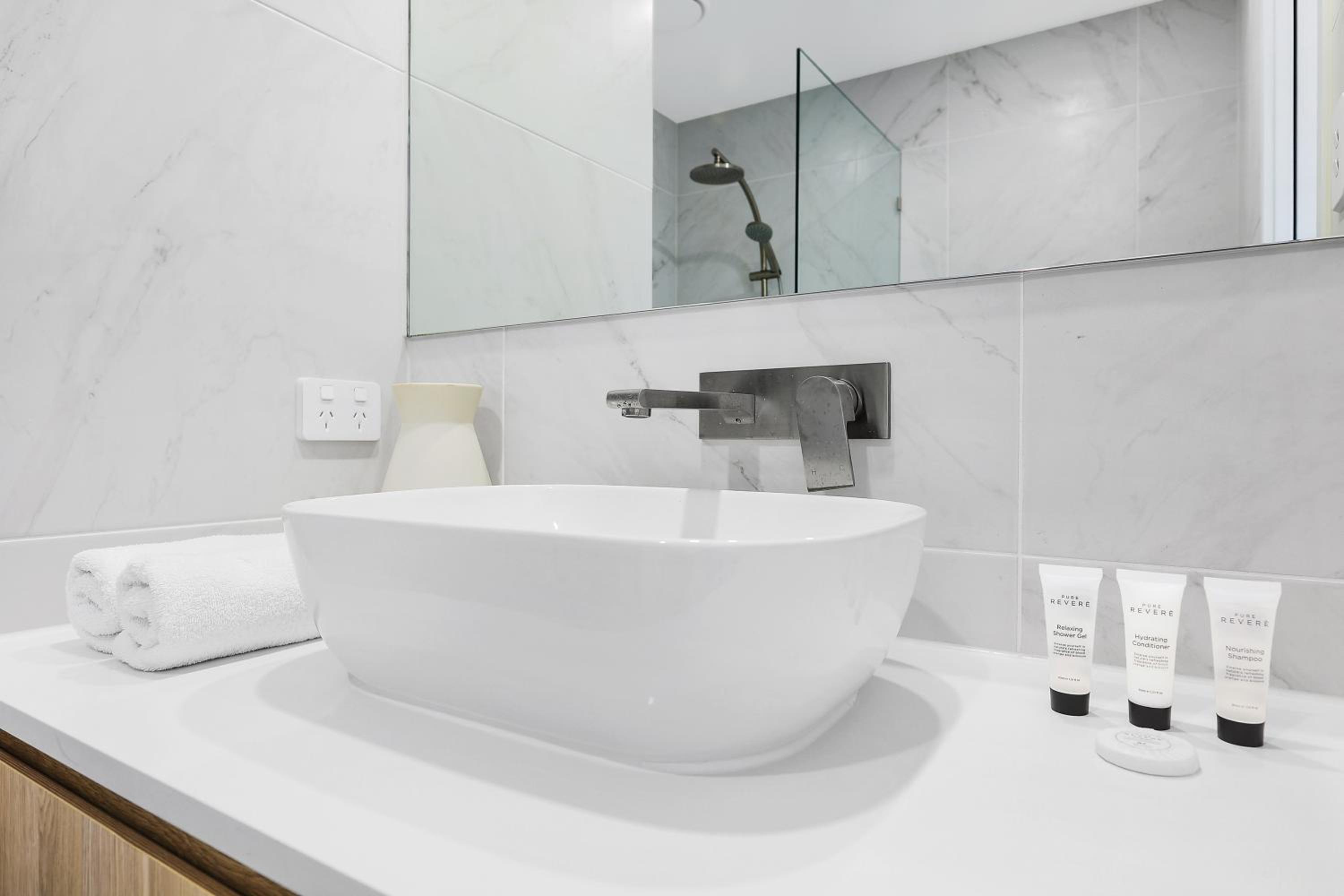 [NEW] 3BR Burleigh Beach Townhome with Private Rooftop!
