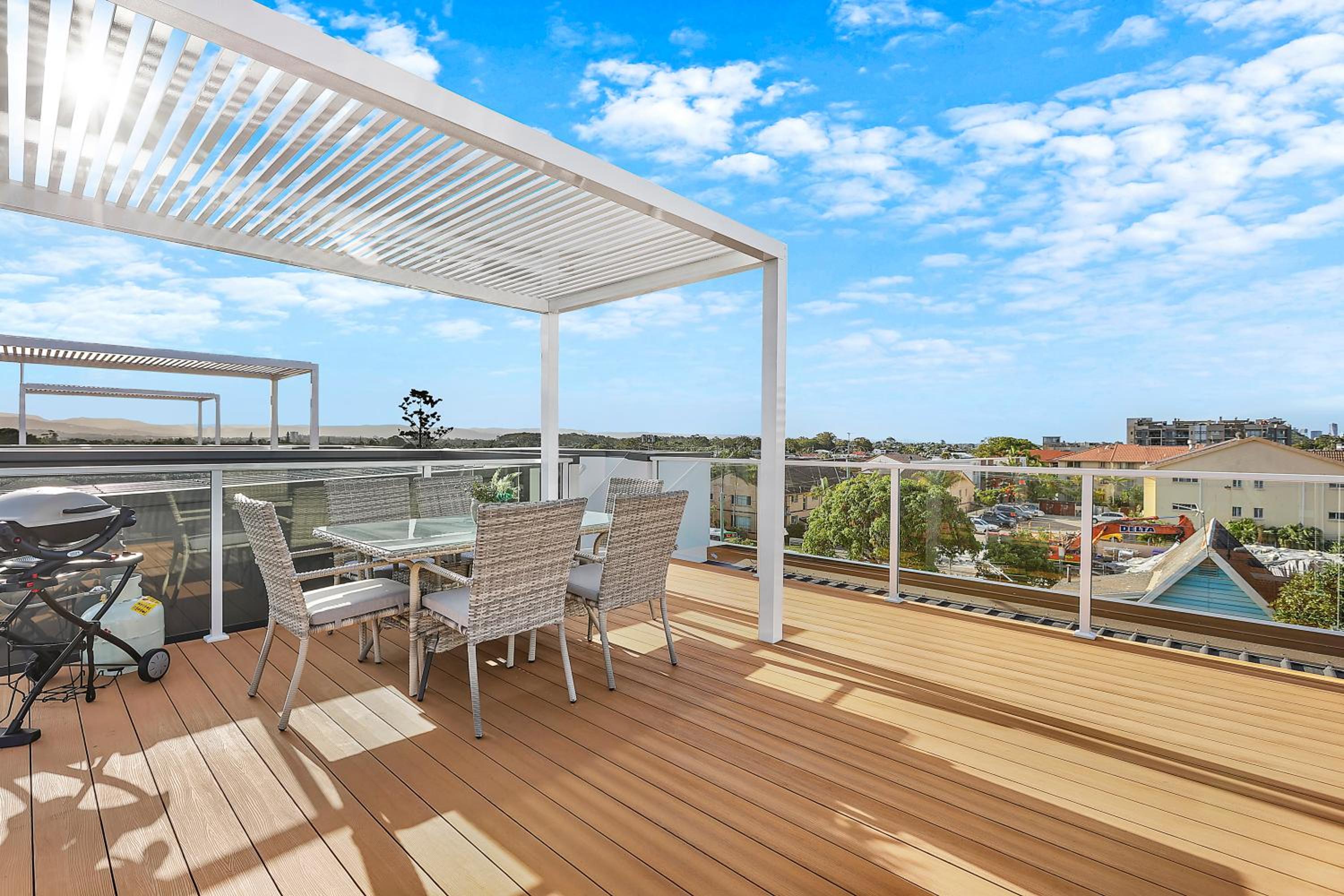 [NEW] 3BR Burleigh Beach Townhome with Private Rooftop!