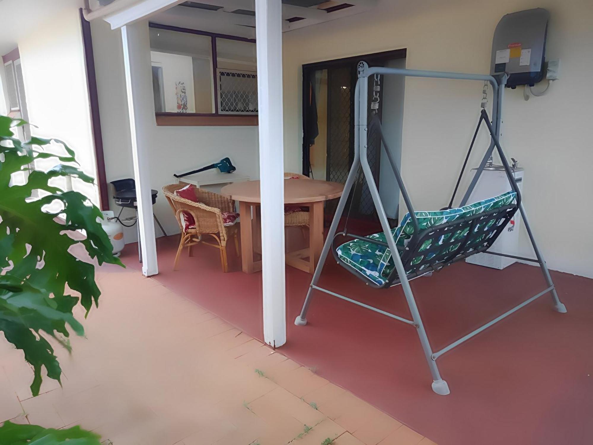 2BR house in West Lamington