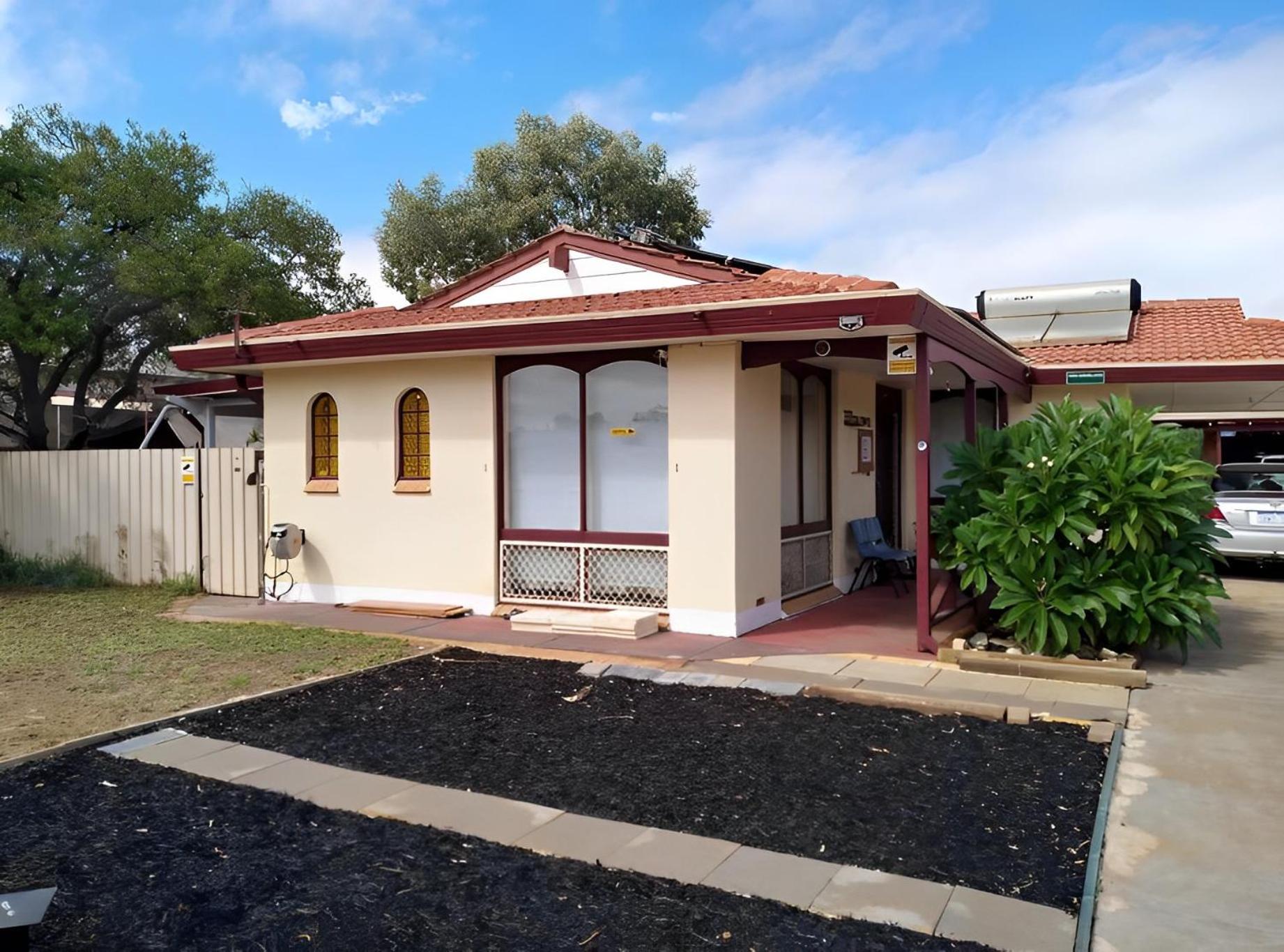 2BR house in West Lamington