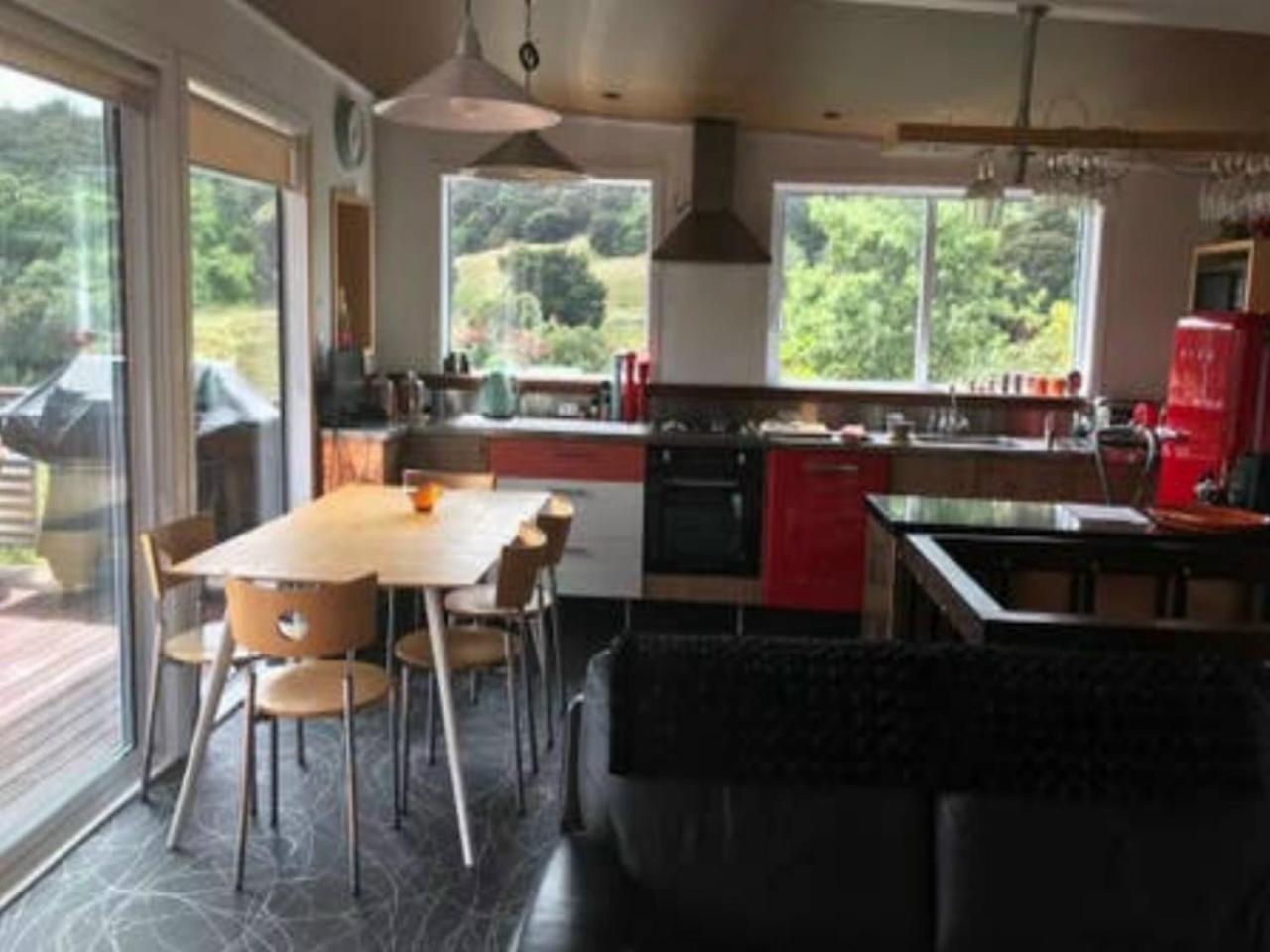 Akaroa Sunshine Views and Spa Pool !!! view 3