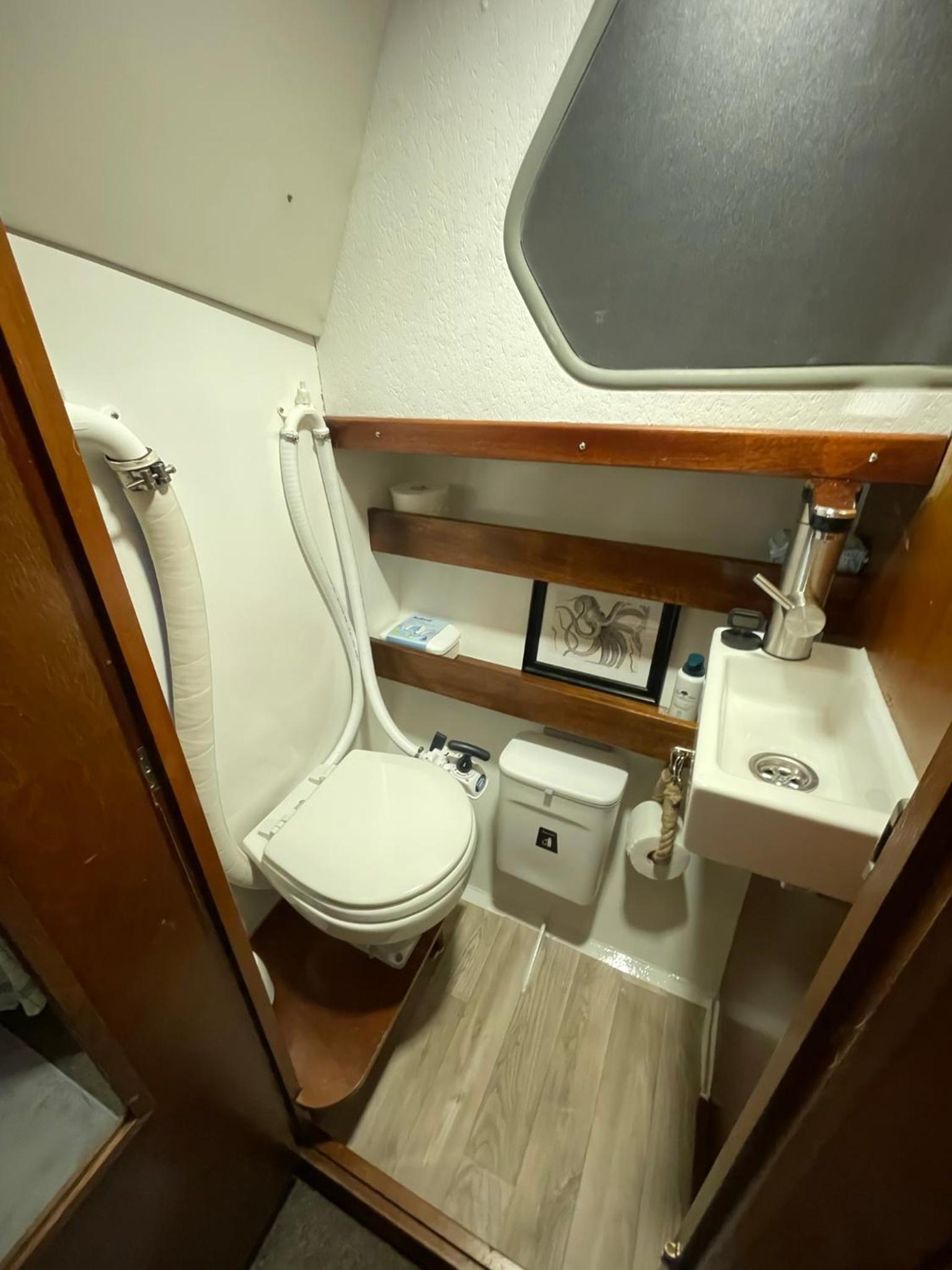 Süsses Motorboot - Bremen Überseestadt