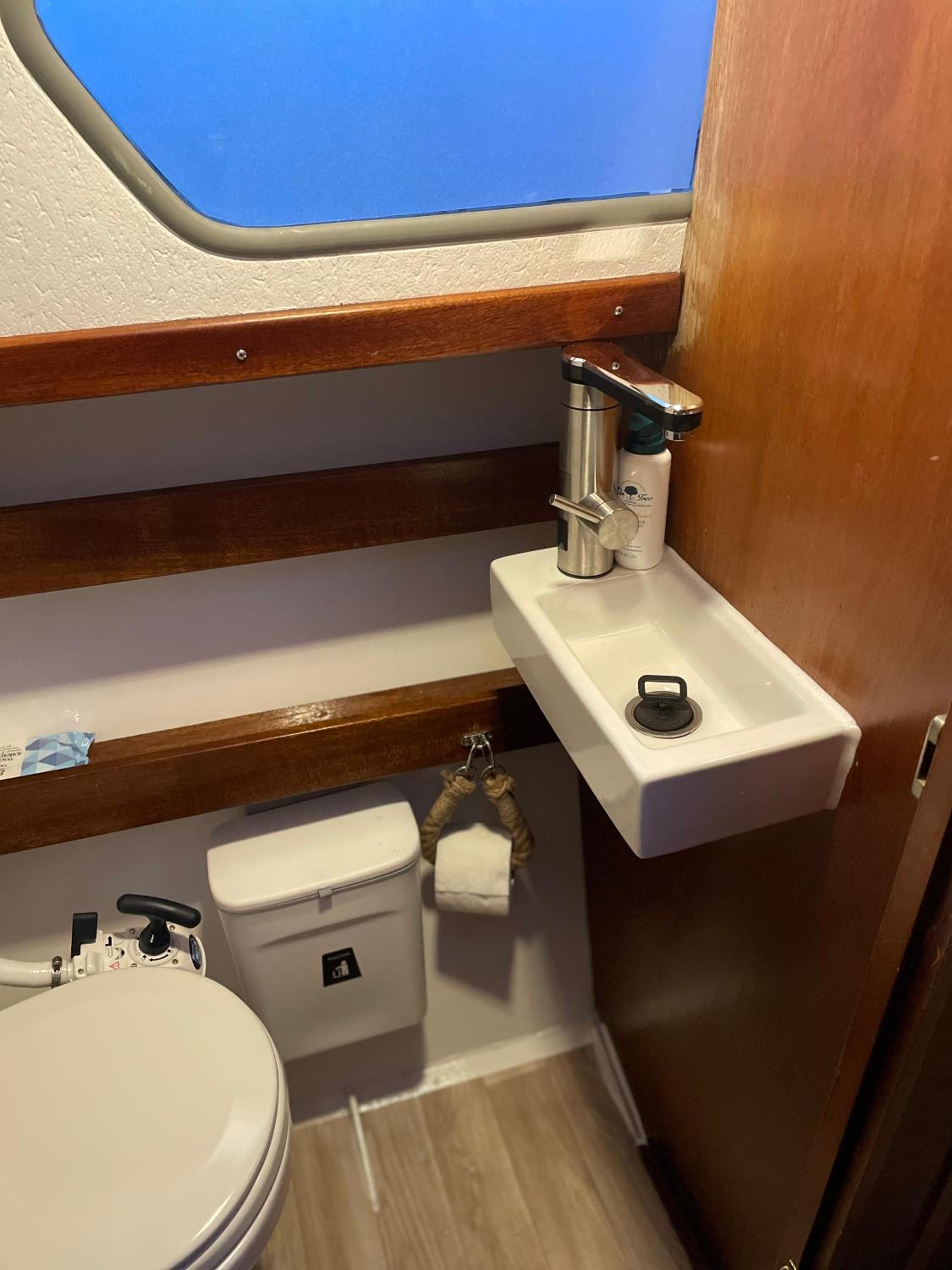 Süsses Motorboot - Bremen Überseestadt