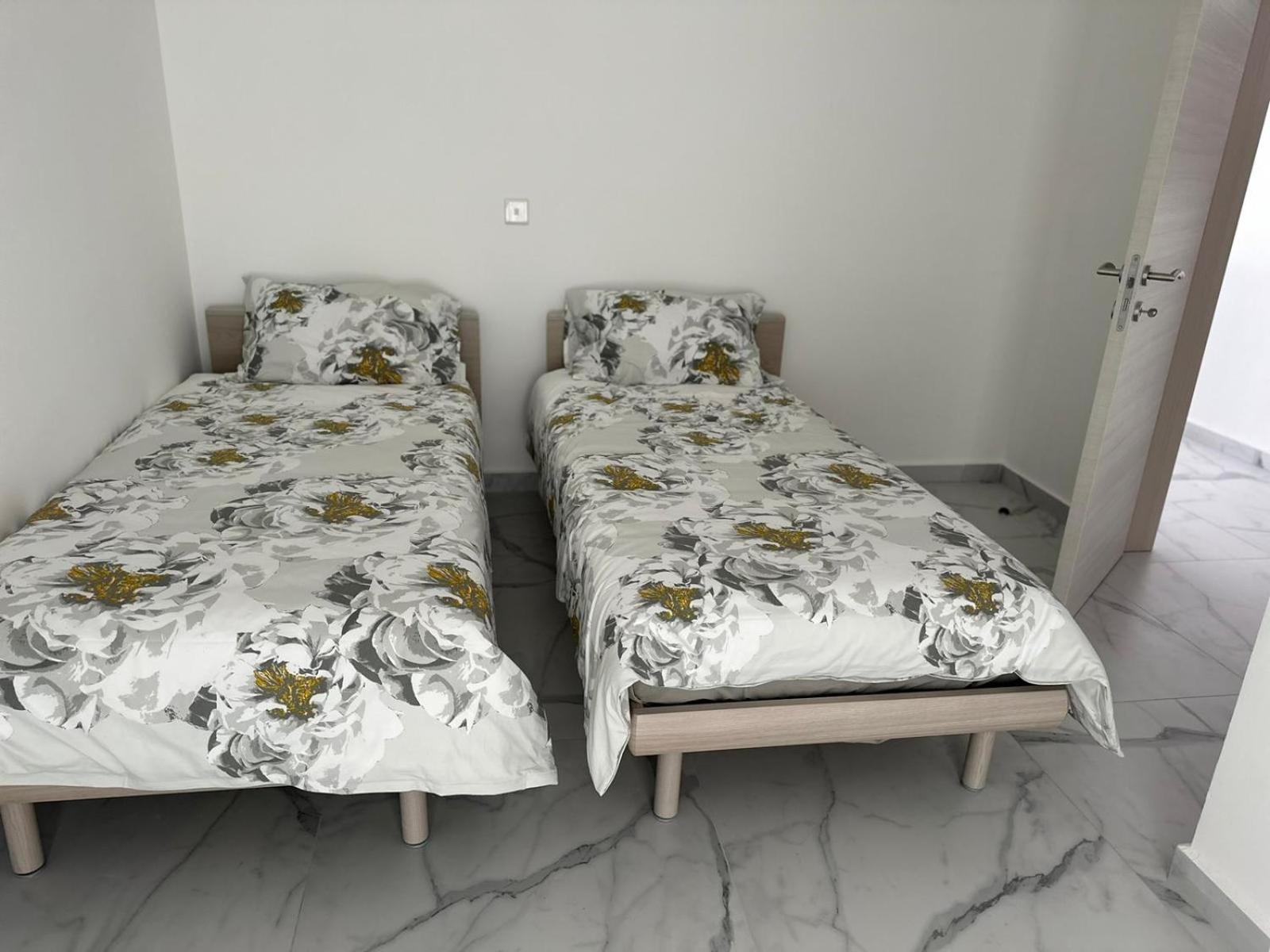 Skylark 2 Apartment with Terrace