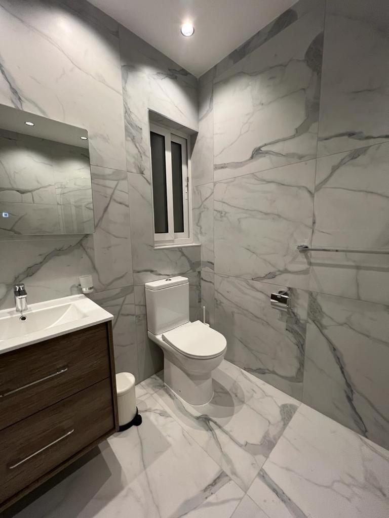Skylark 2 Apartment with Terrace
