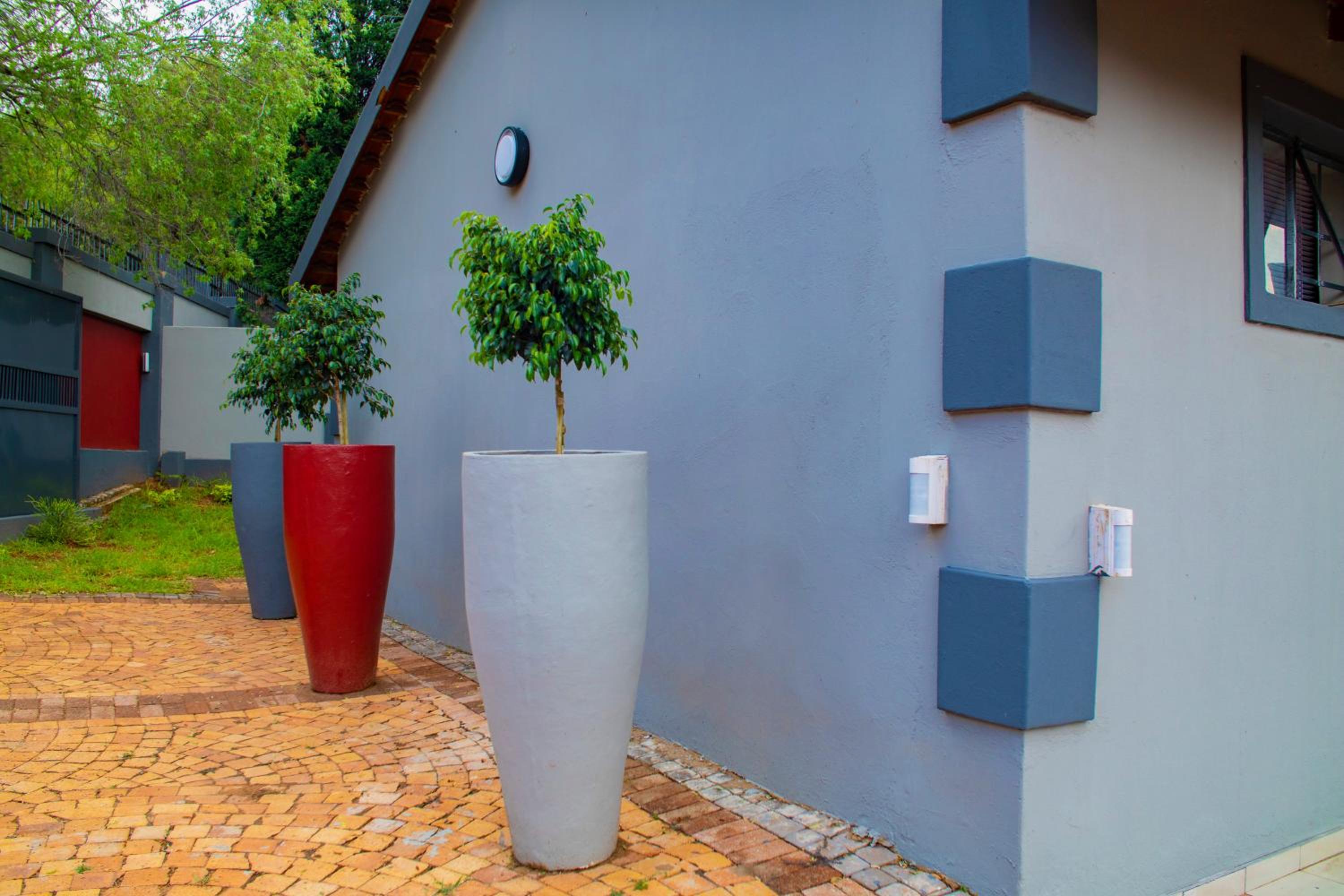 Adondo-fast accommodation view 2