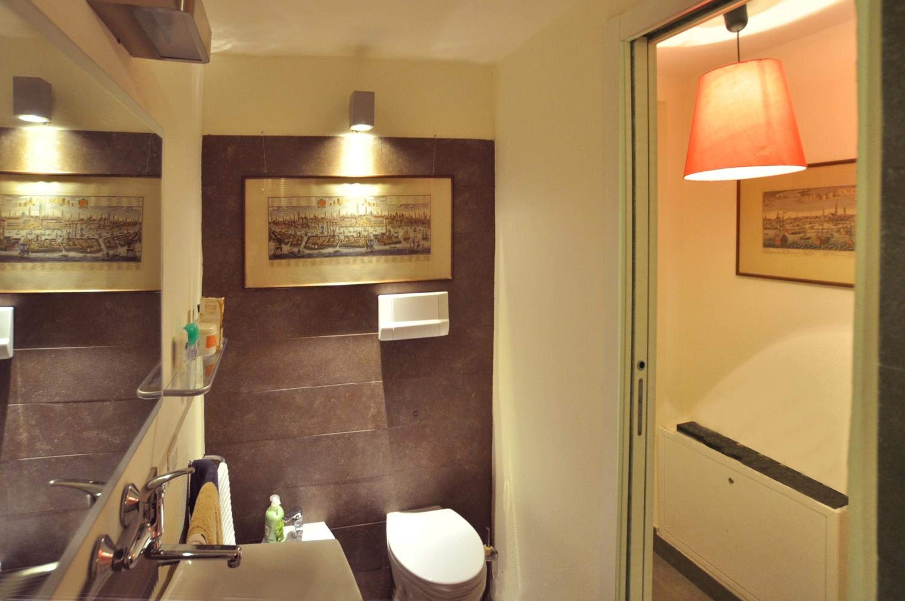 Art House Quartu - Margine Rosso