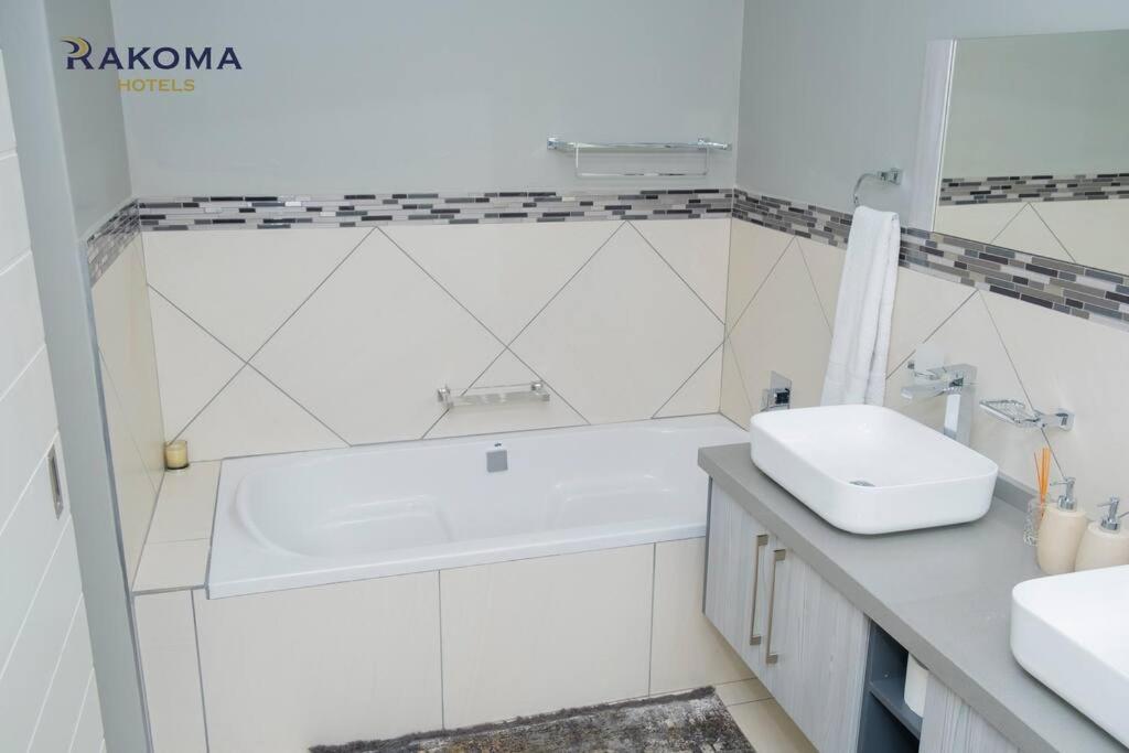 Deluxe 3 Bed Apartment view 2