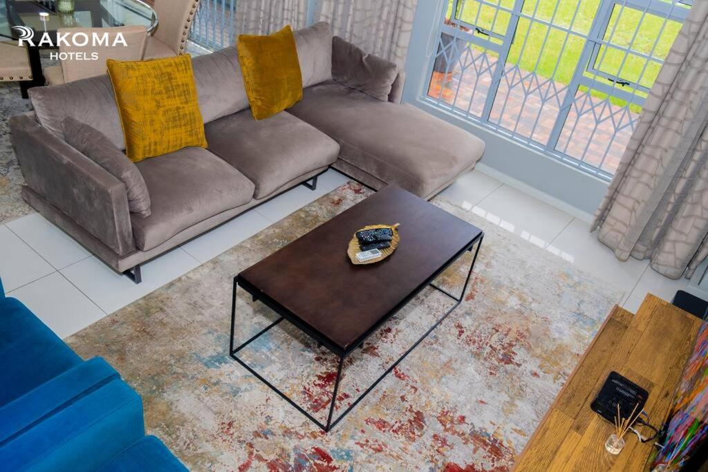 Deluxe 3 Bed Apartment view 4