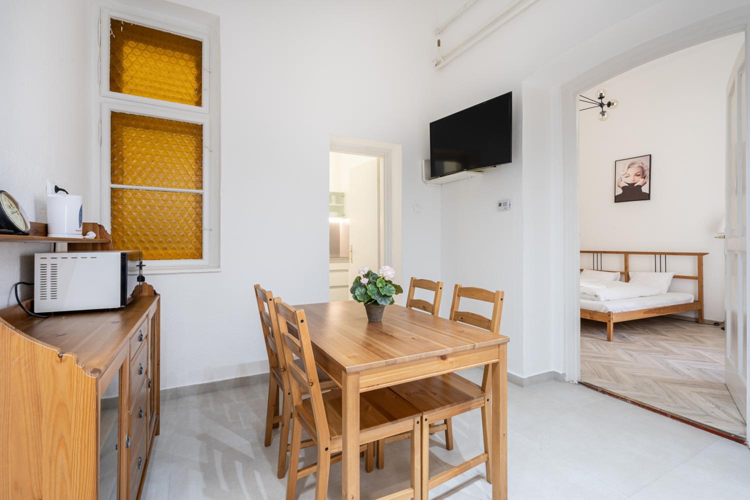 Setting Sun Apartment