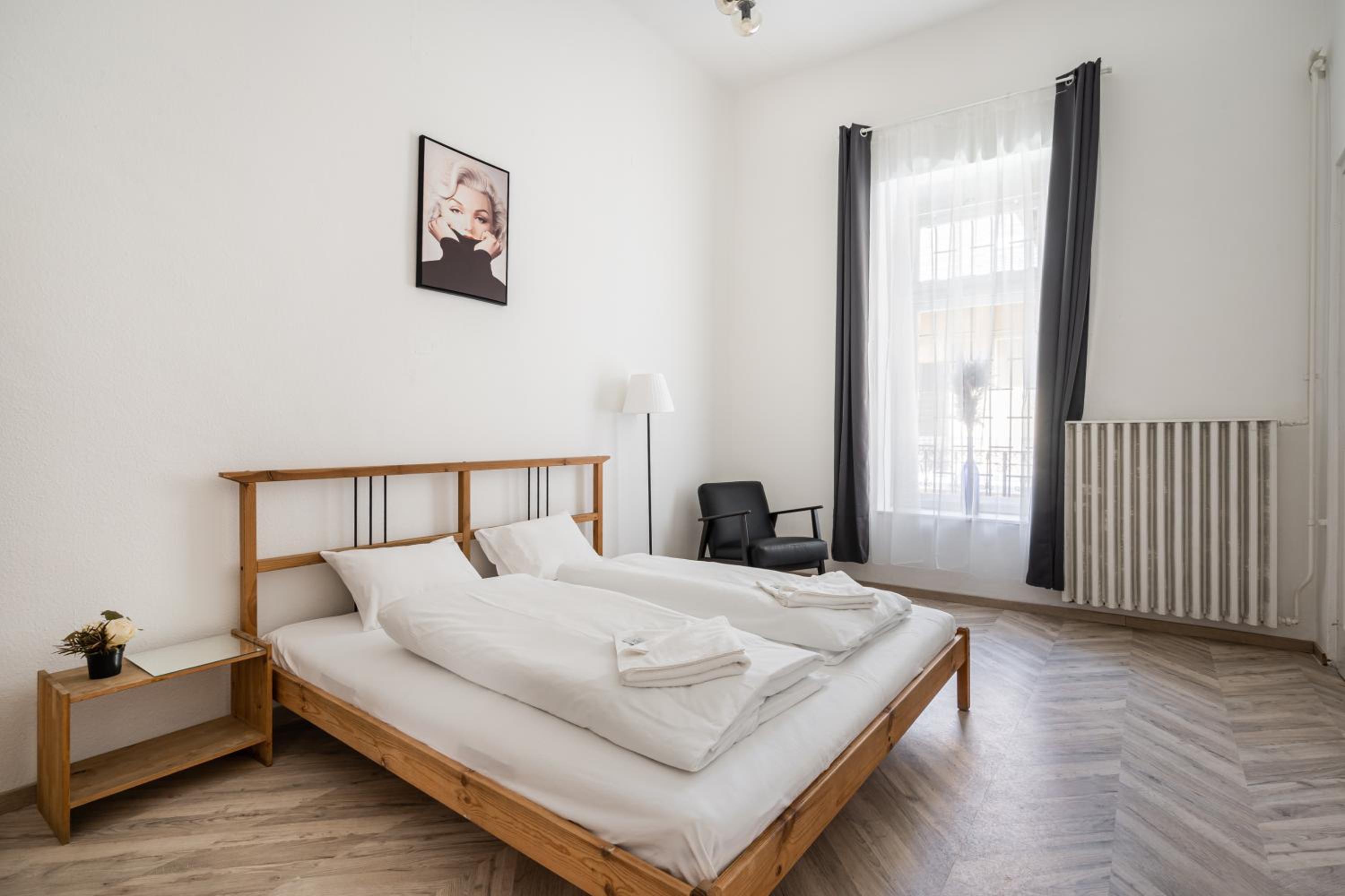 Setting Sun Apartment