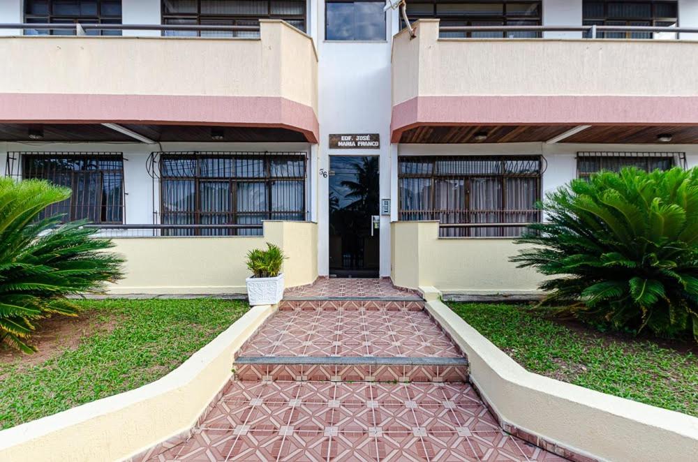 Excelente apartamento no melhor point de Itaúna a 100 m da praia