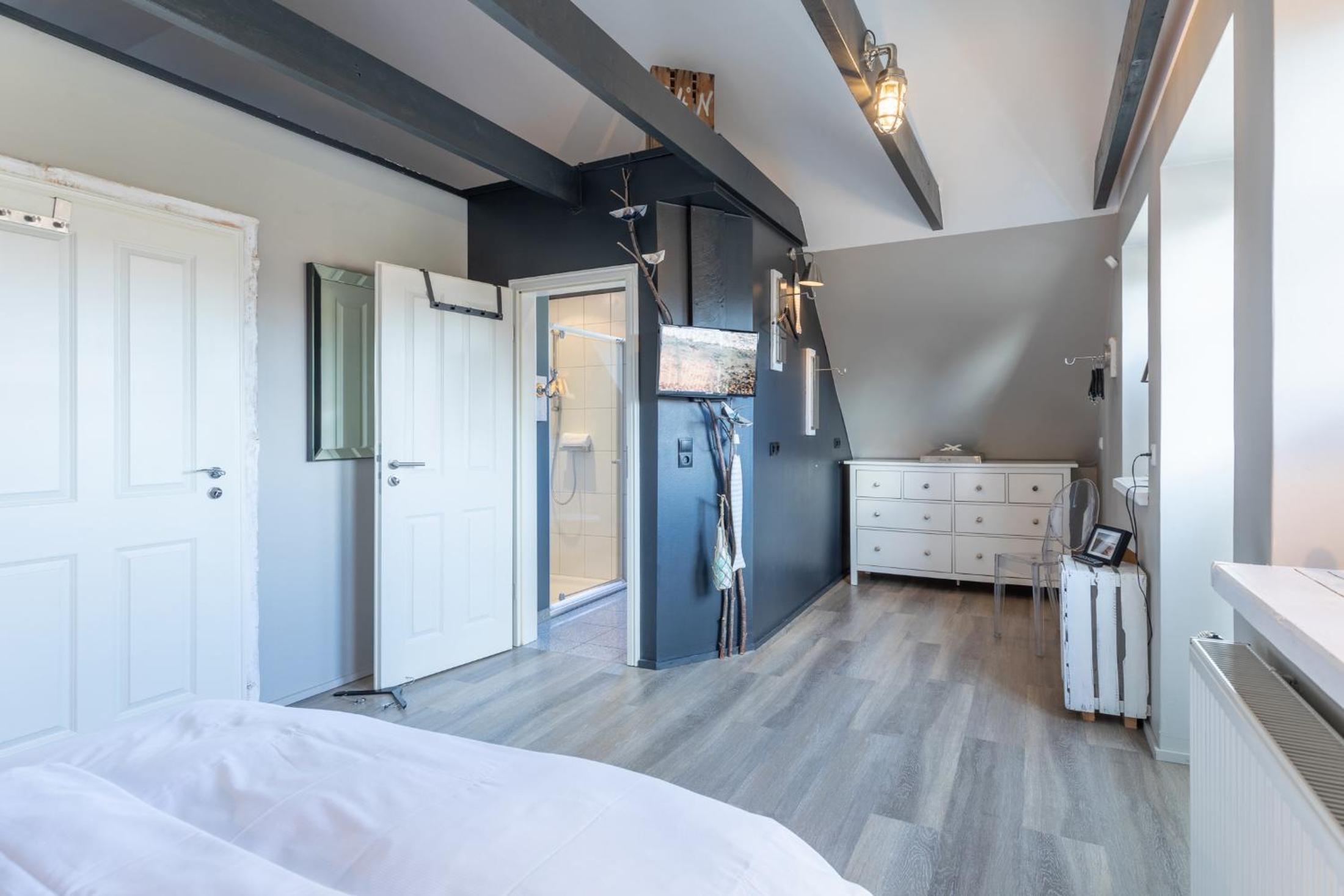 Seequartier en Tating — hotel room