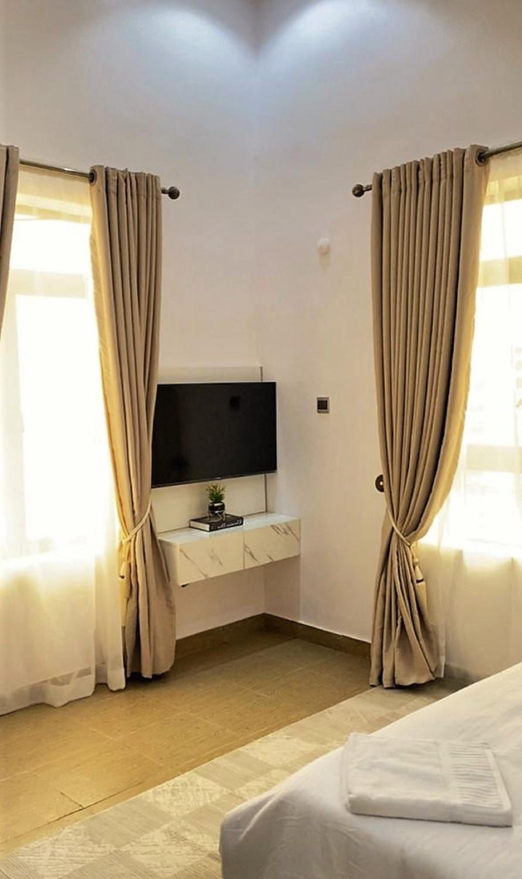 3 Bedroom Comfy Apartment view 3