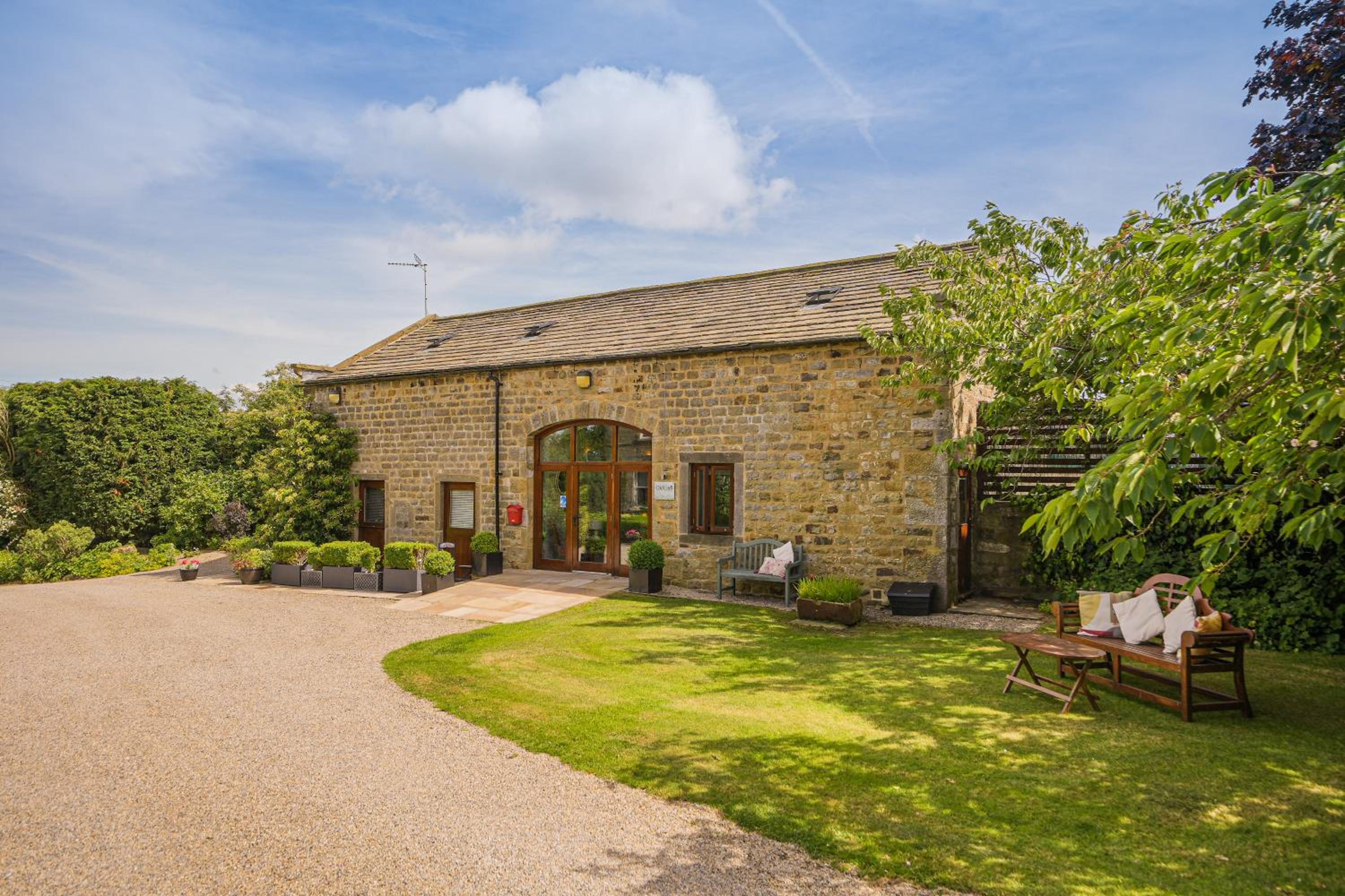 Hotel Cold Cotes Harrogate - Image 1