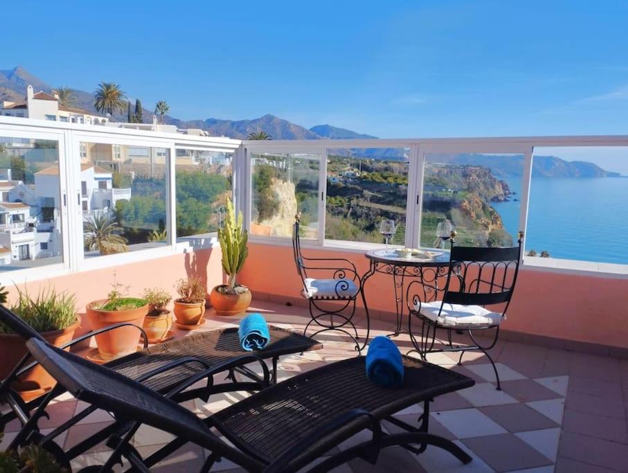 Amazing 3 bedroom townhouse close to Burriana, Nerja view 2