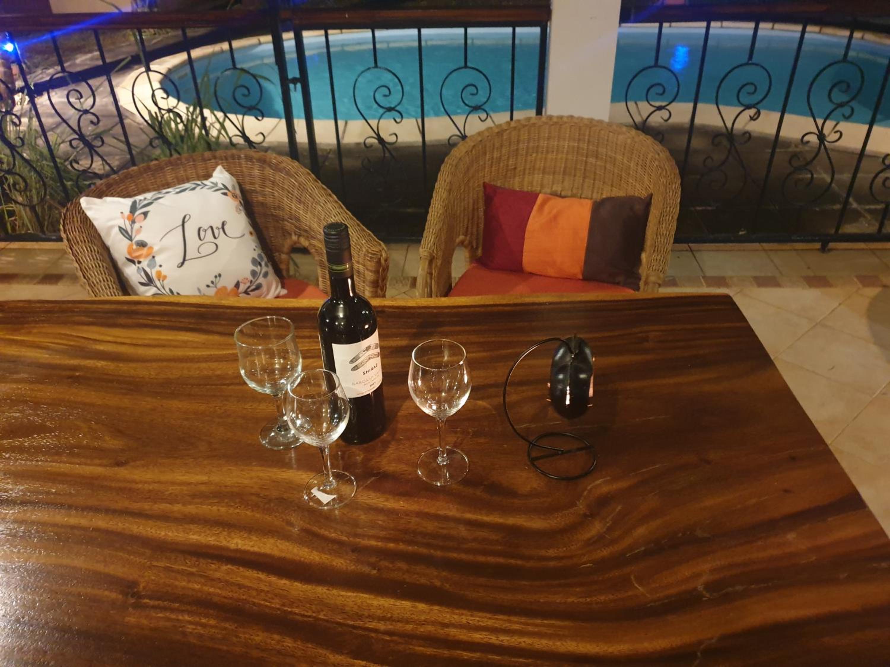 Villa - Sleeps 7 - Pool - Parking - Pets Ok view 4