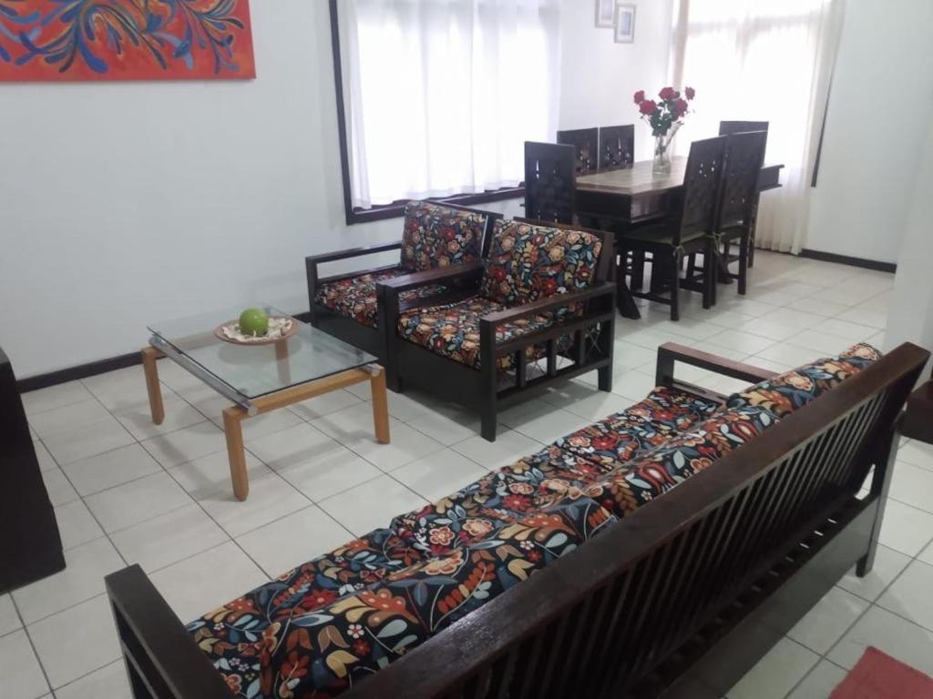 Casa de praia em condomínio à beira mar