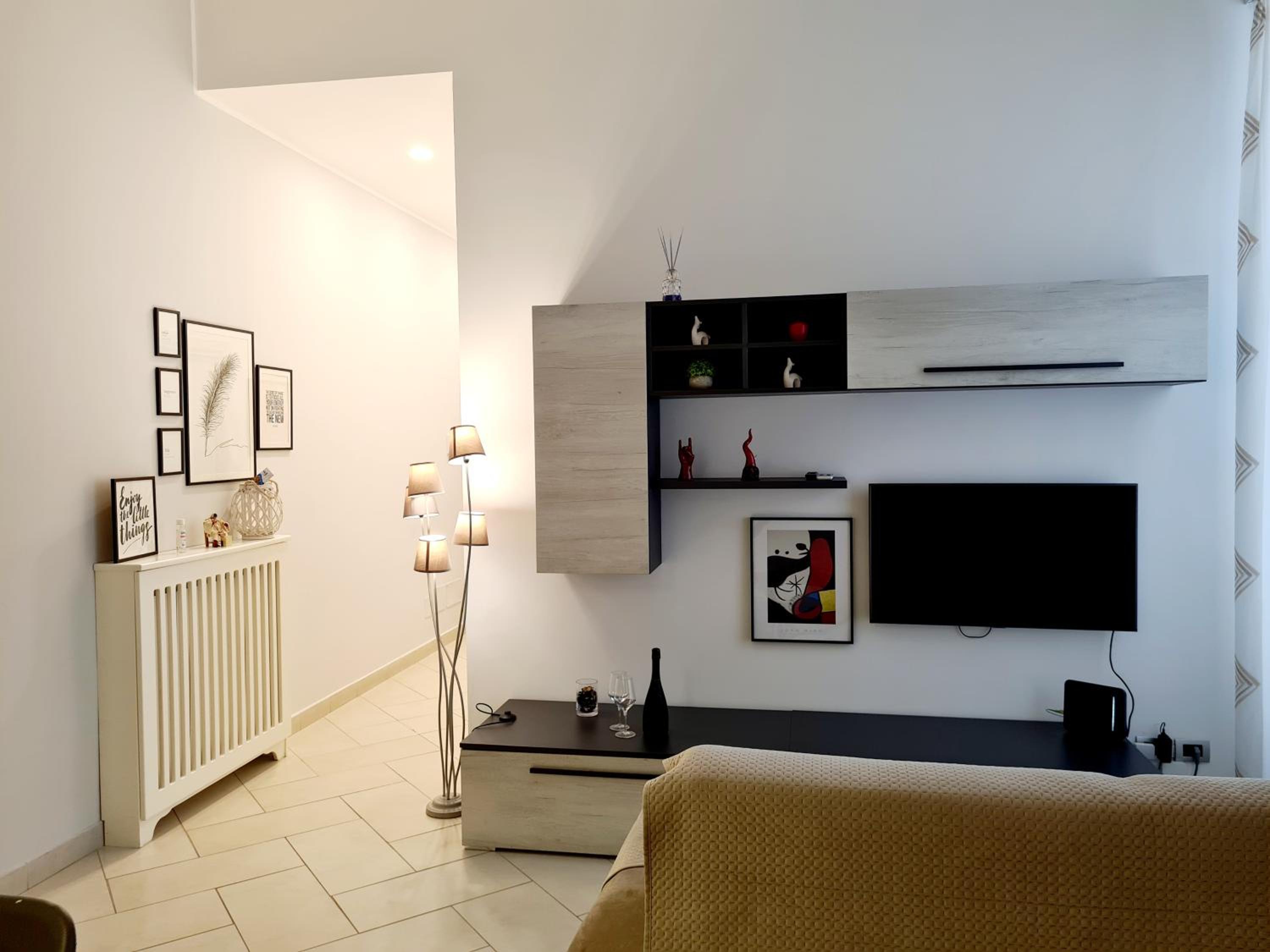 LA GIOIOSA NAPLES INN