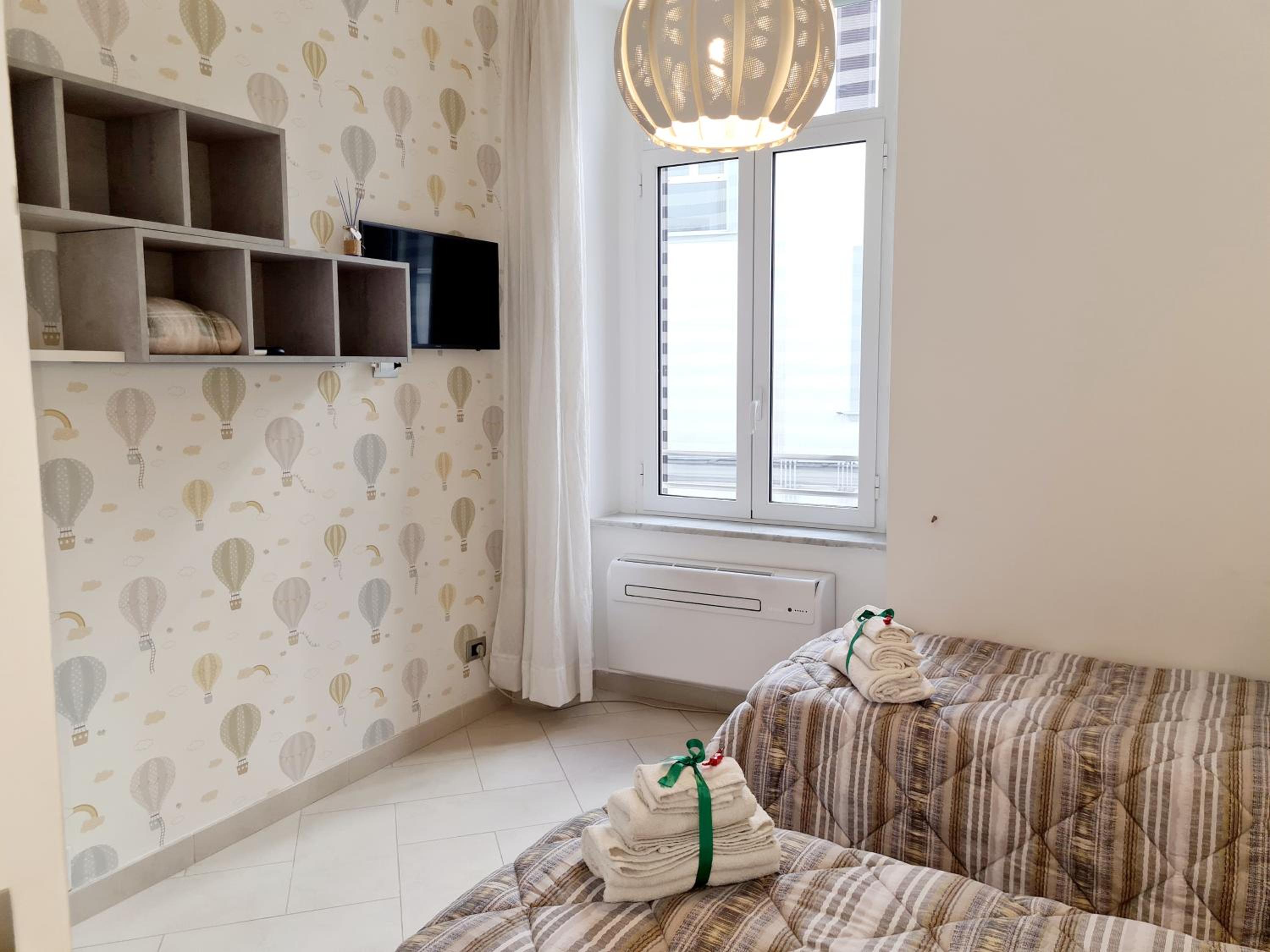LA GIOIOSA NAPLES INN