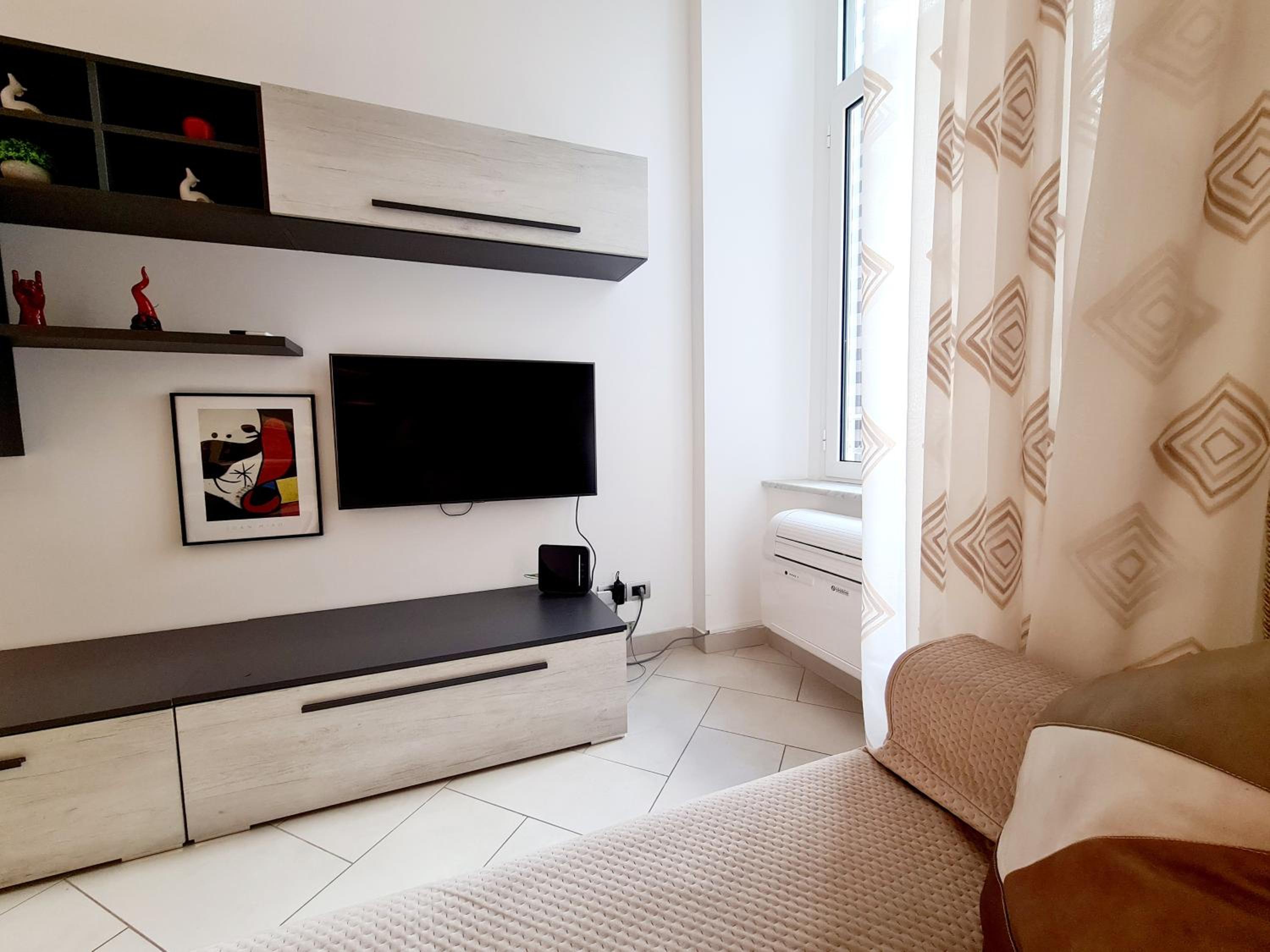 LA GIOIOSA NAPLES INN