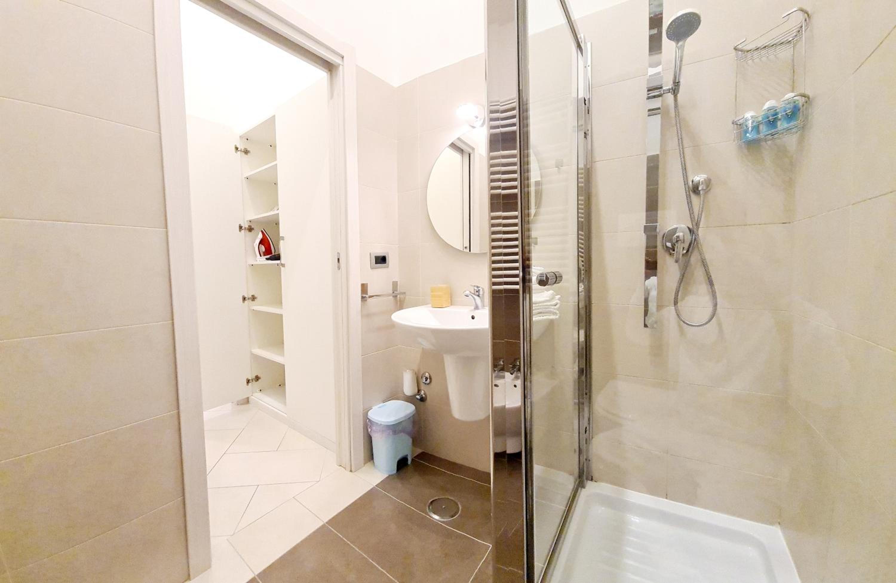 LA GIOIOSA NAPLES INN