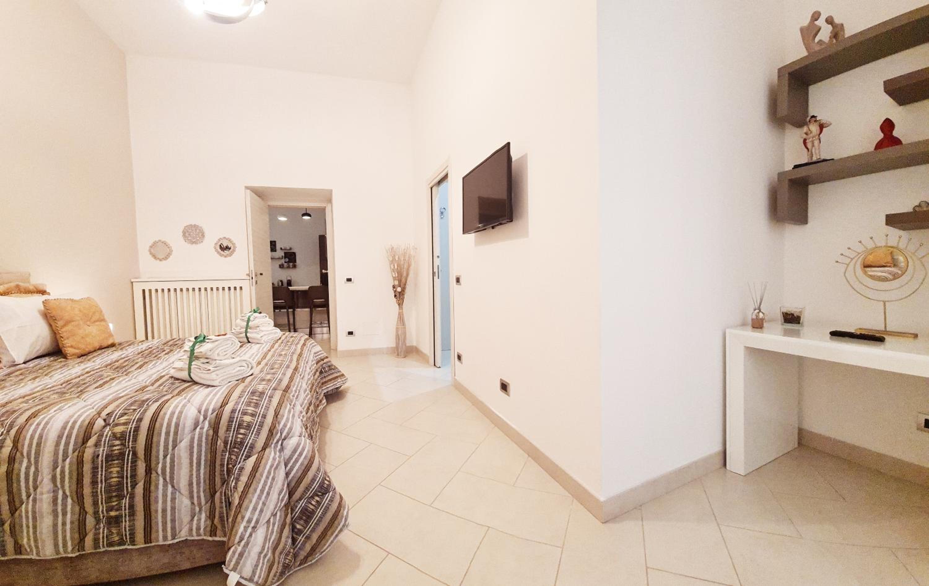 LA GIOIOSA NAPLES INN