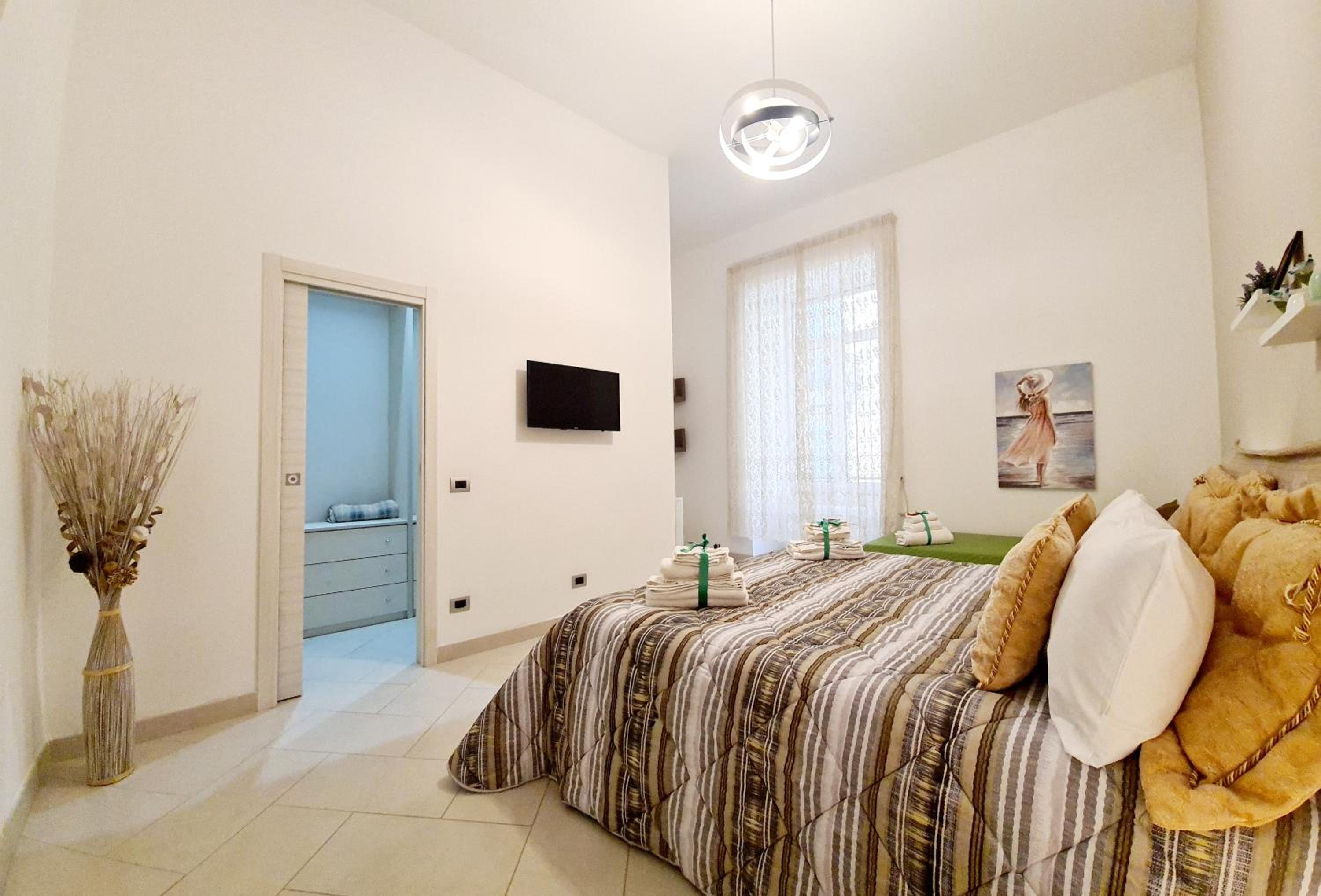 LA GIOIOSA NAPLES INN