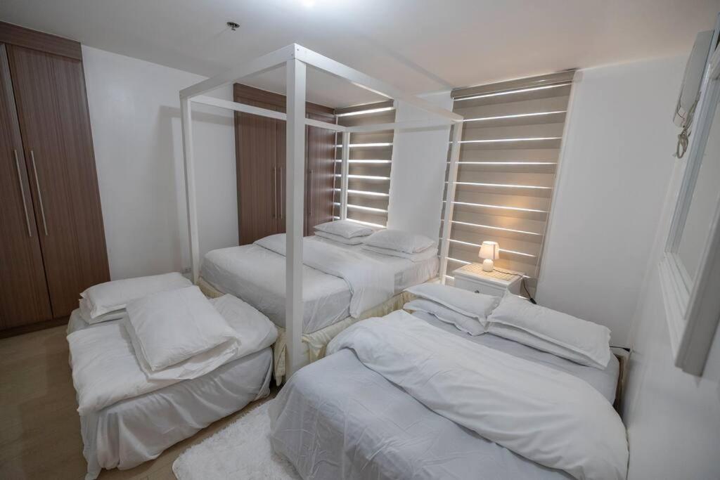 A2J Luxury 1BR Balcony Venice Suite Near Malls view 2