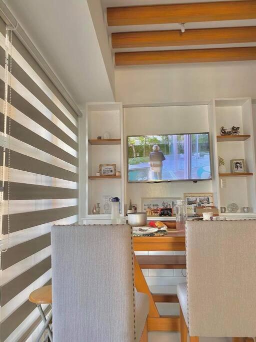 A2J Luxury 1BR Balcony Venice Suite Near Malls view 3