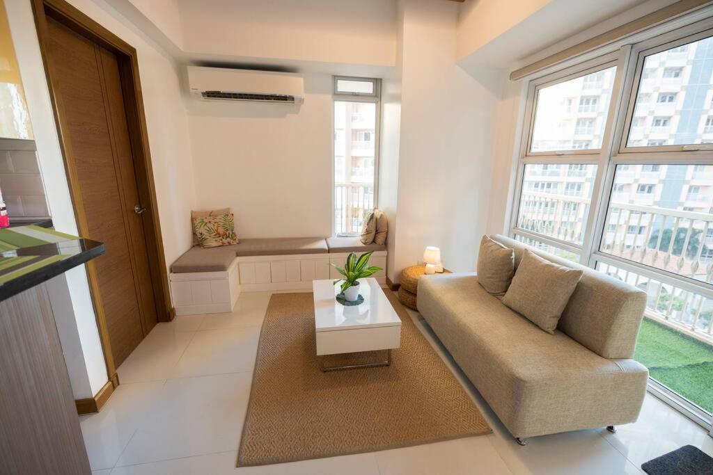 A2J Luxury 1BR Balcony Venice Suite Near Malls view 5