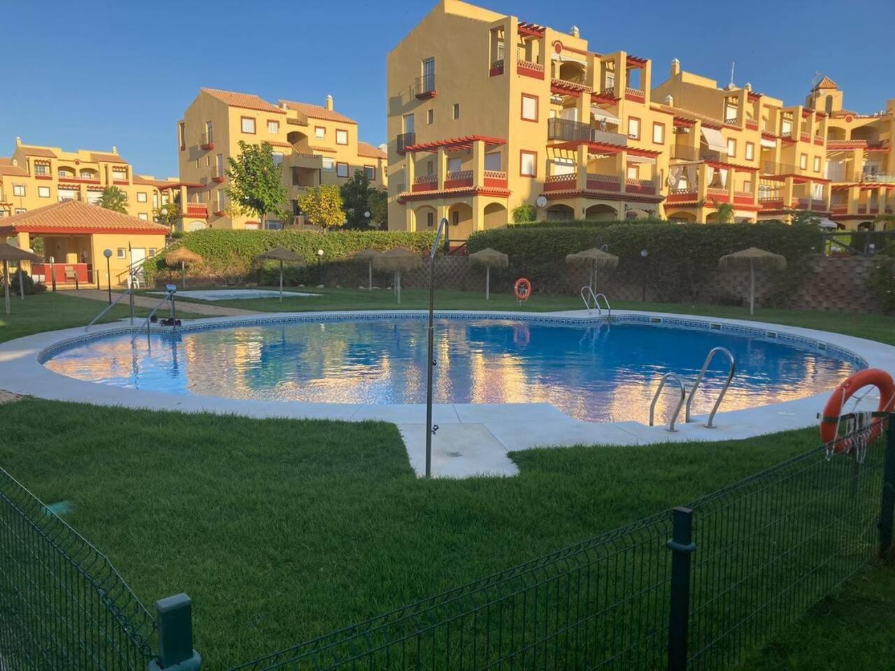 Charming 2-Bed Apartment near Ayamonte with pool view 5