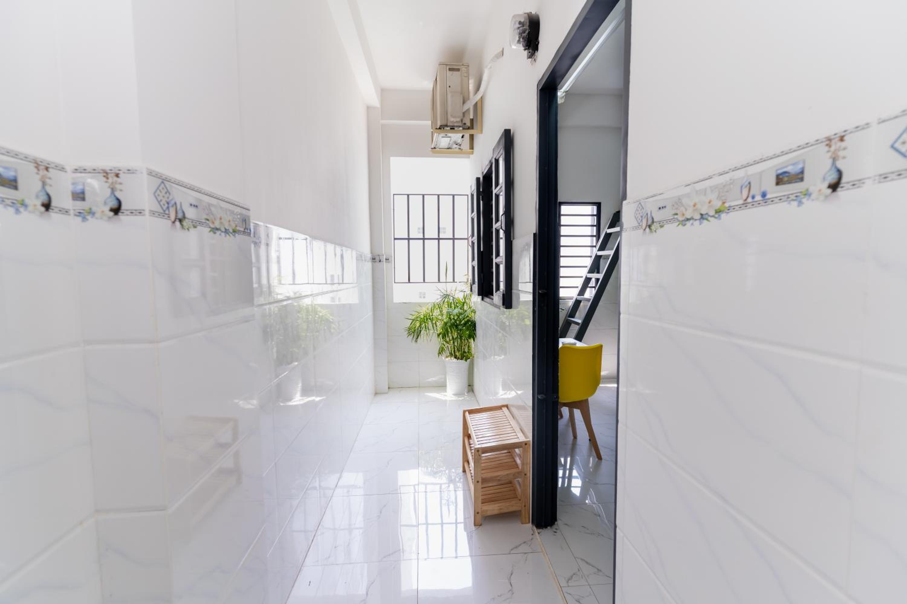 Shiri House