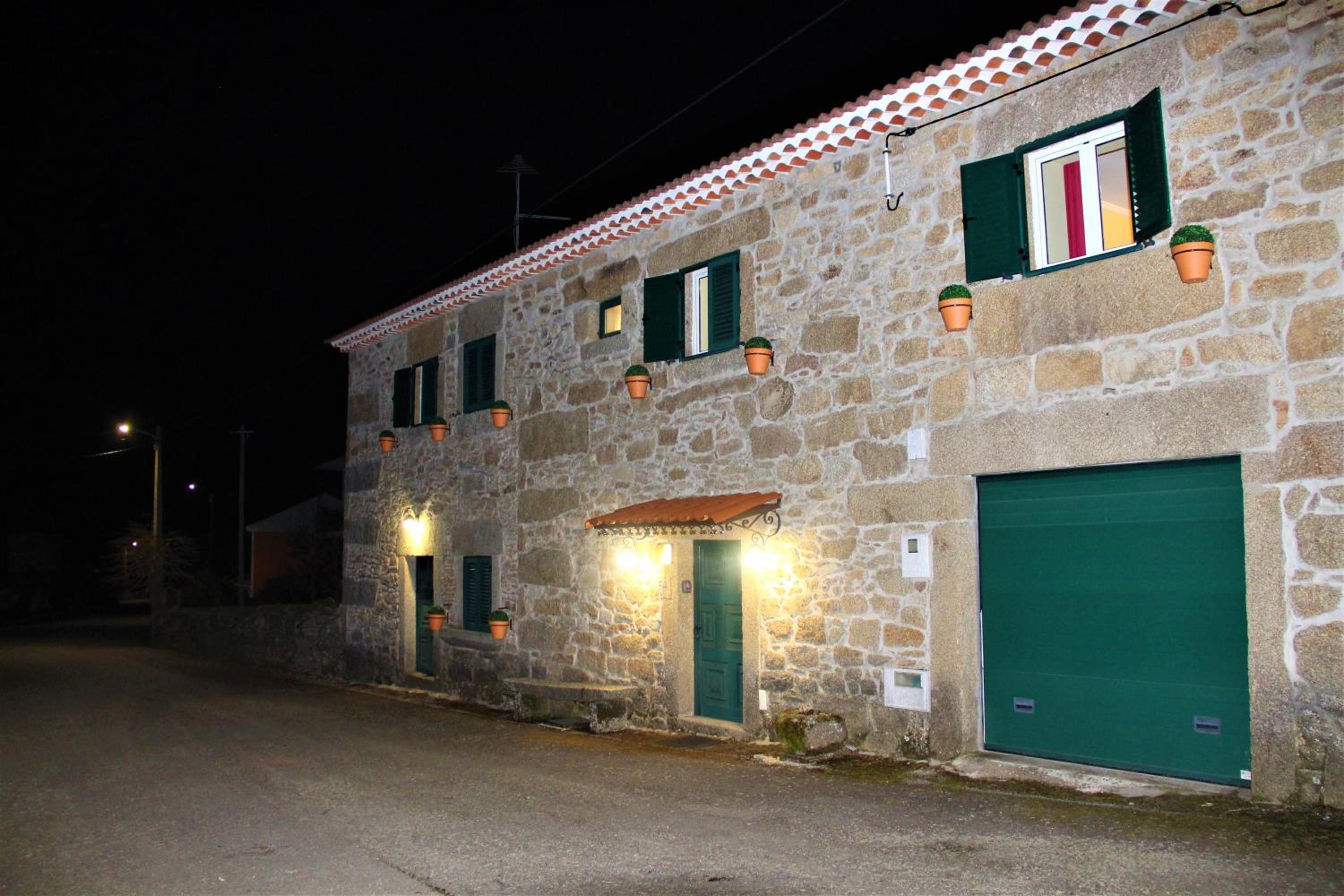 Casa de Maçaneira view 2