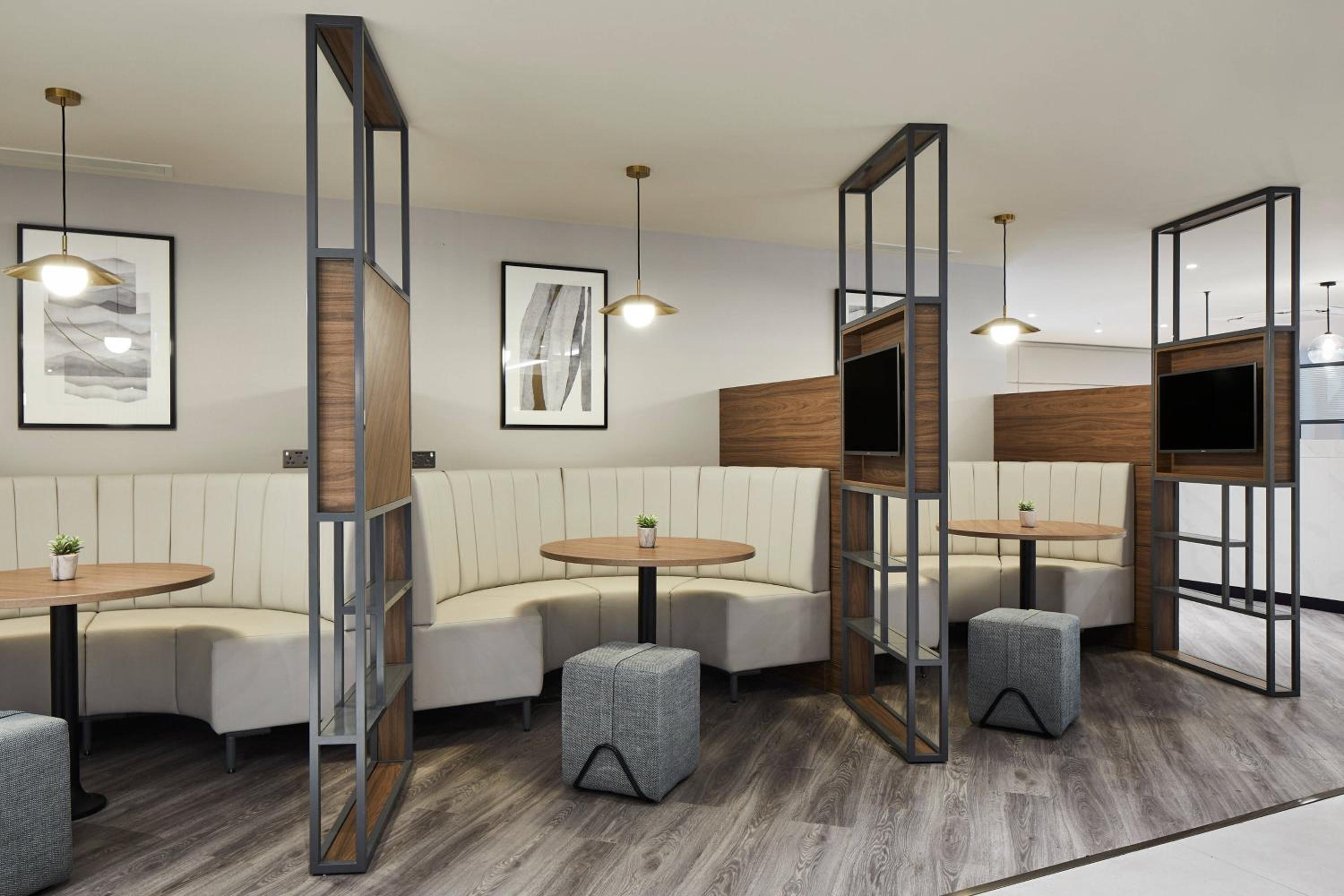 Hayes Vacations - Courtyard by Marriott London Heathrow Airport - Property Image 1