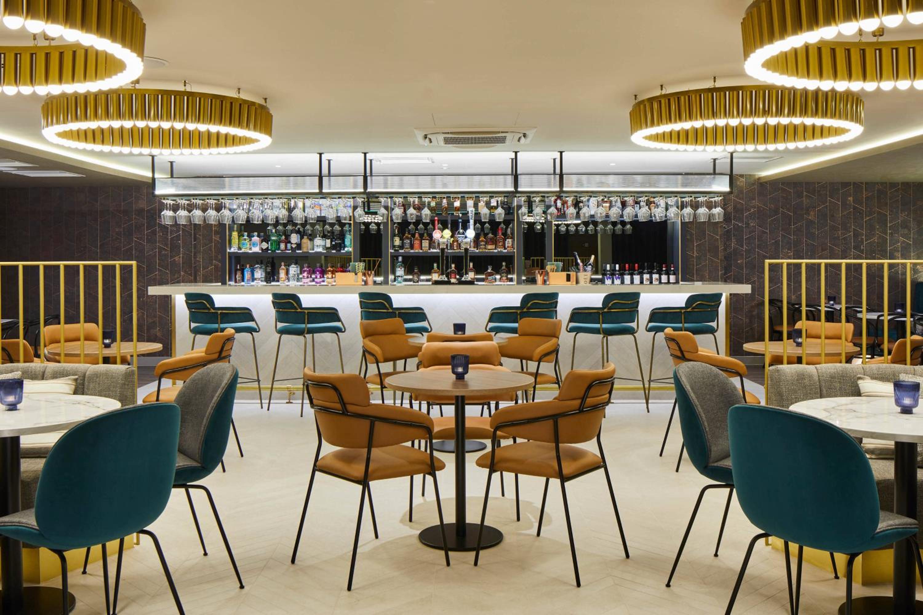 Hayes Vacations - Courtyard by Marriott London Heathrow Airport - Property Image 1