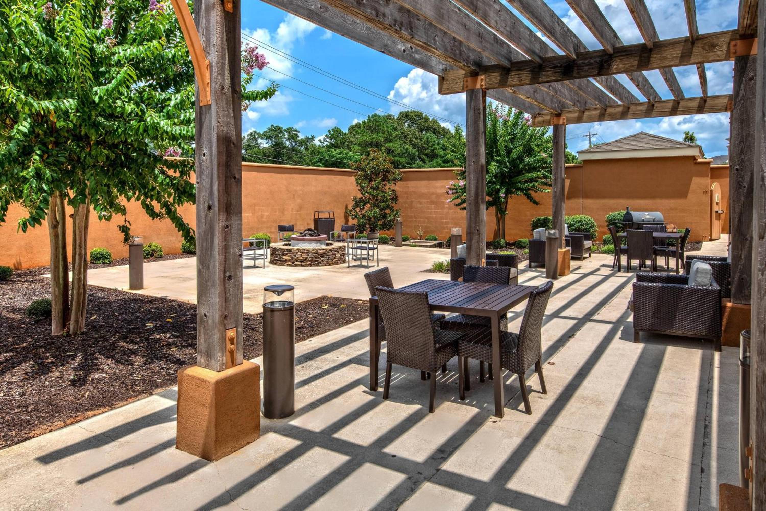 Troy Vacations - Courtyard by Marriott Troy - Property Image 6