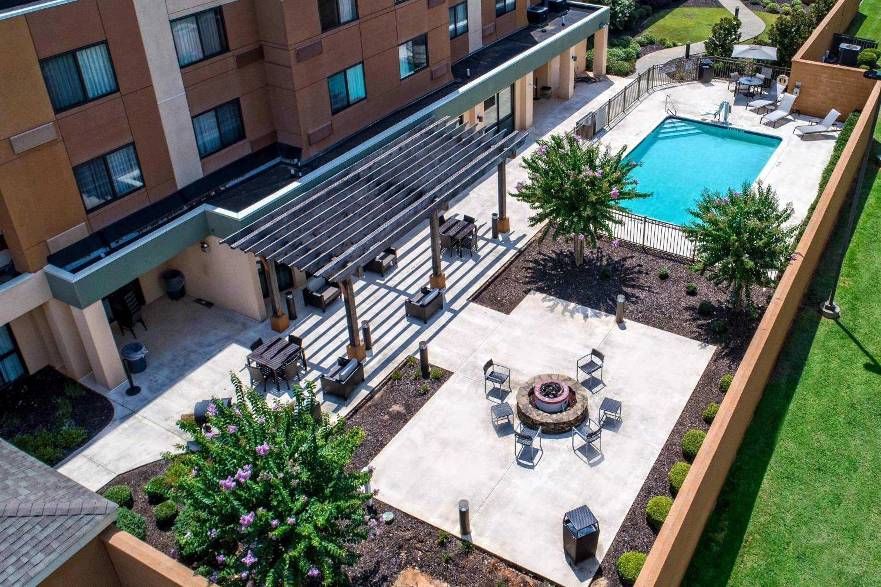 Troy Vacations - Courtyard by Marriott Troy - Property Image 5