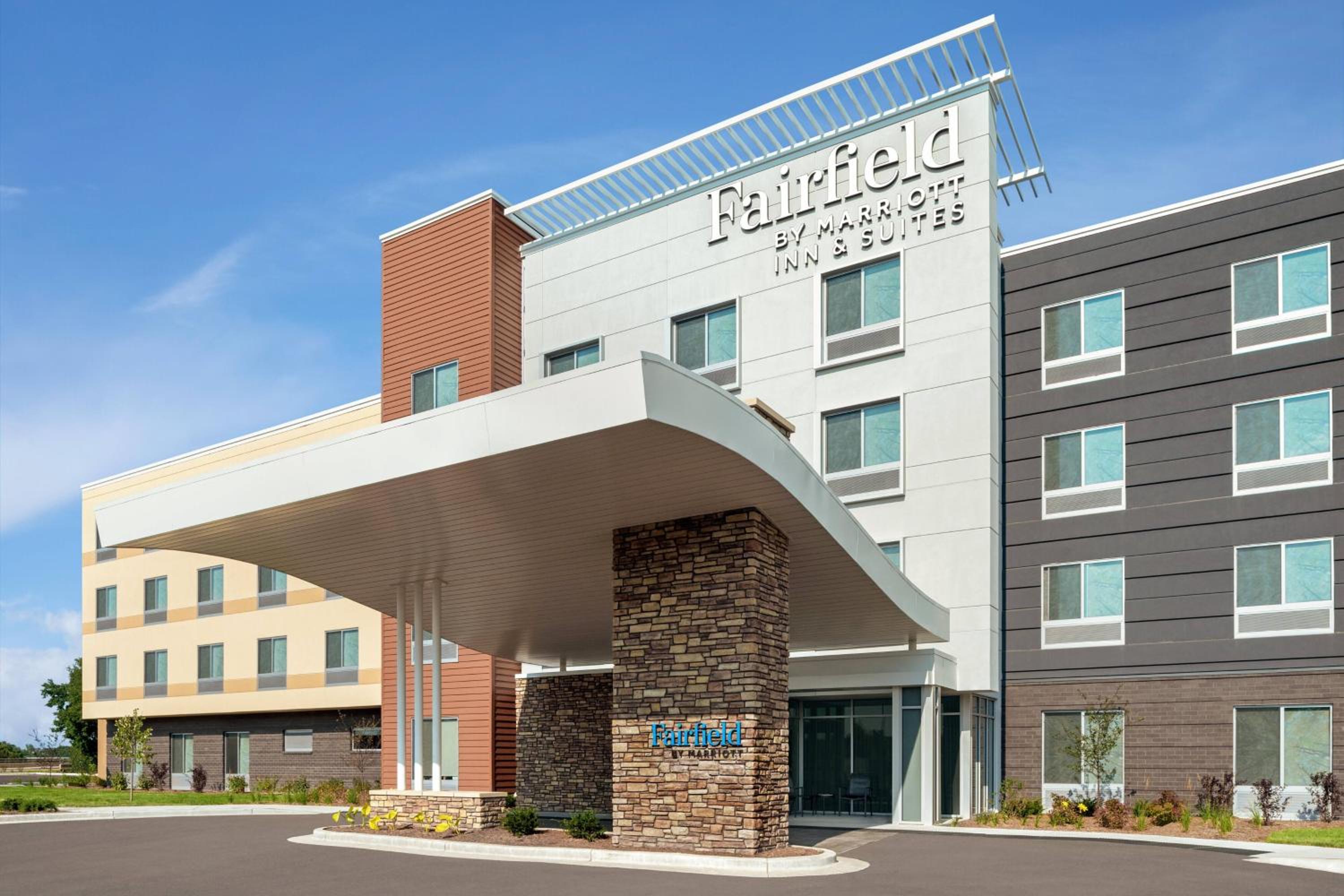 Hotel Fairfield Inn & Suites by Marriott Milwaukee West - Image 1