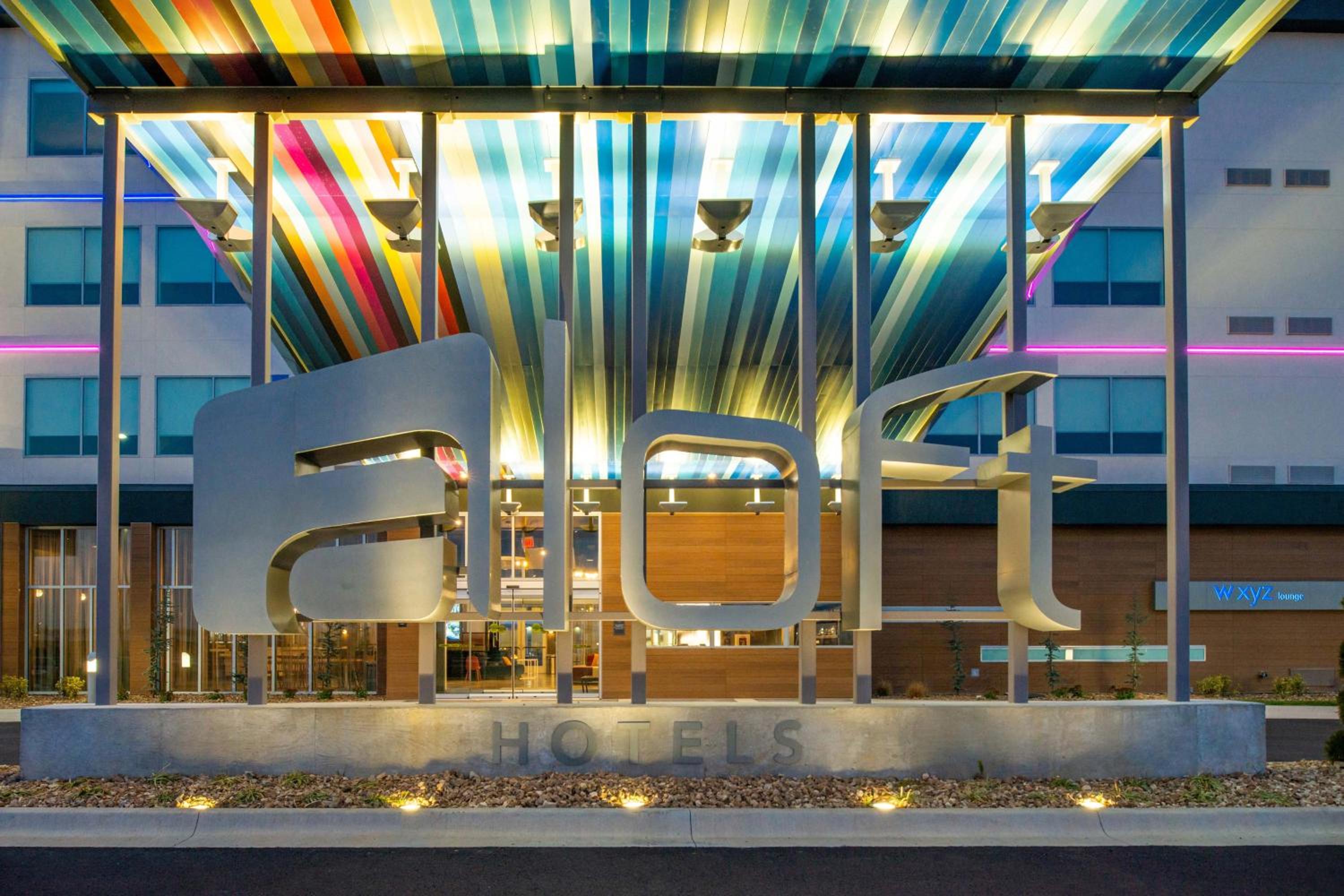 Hotel Aloft North Kansas City - Image 1