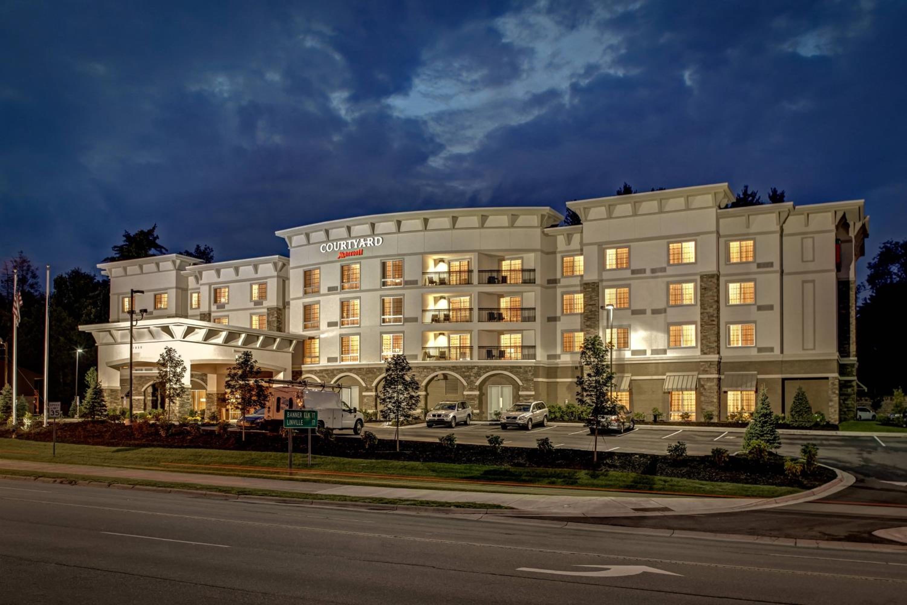Hotel Courtyard by Marriott Boone - Image 1