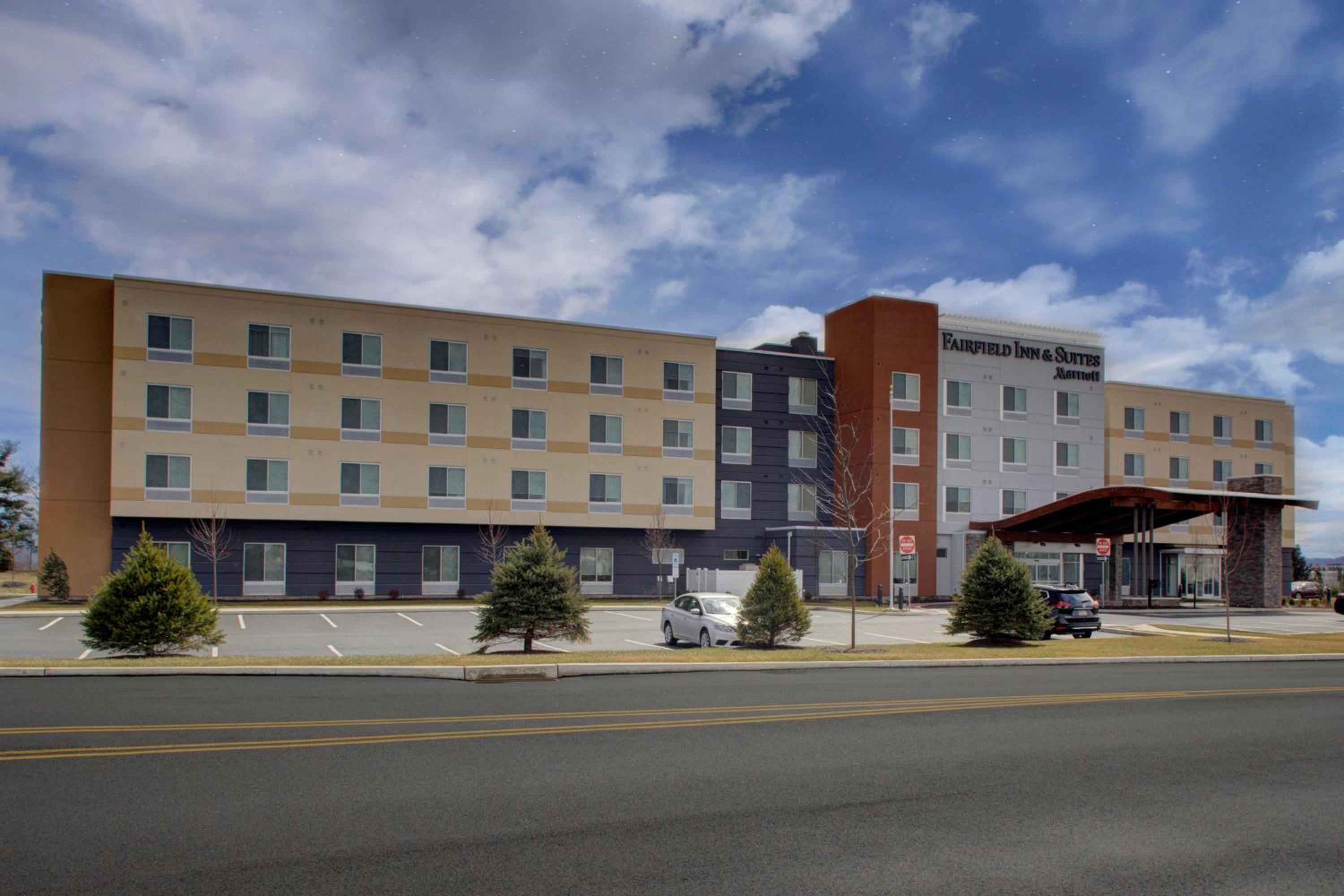 Hotel Fairfield Inn & Suites by Marriott Allentown West - Image 1