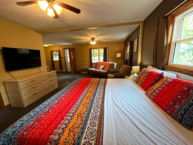 Little Bluff Inn view 4