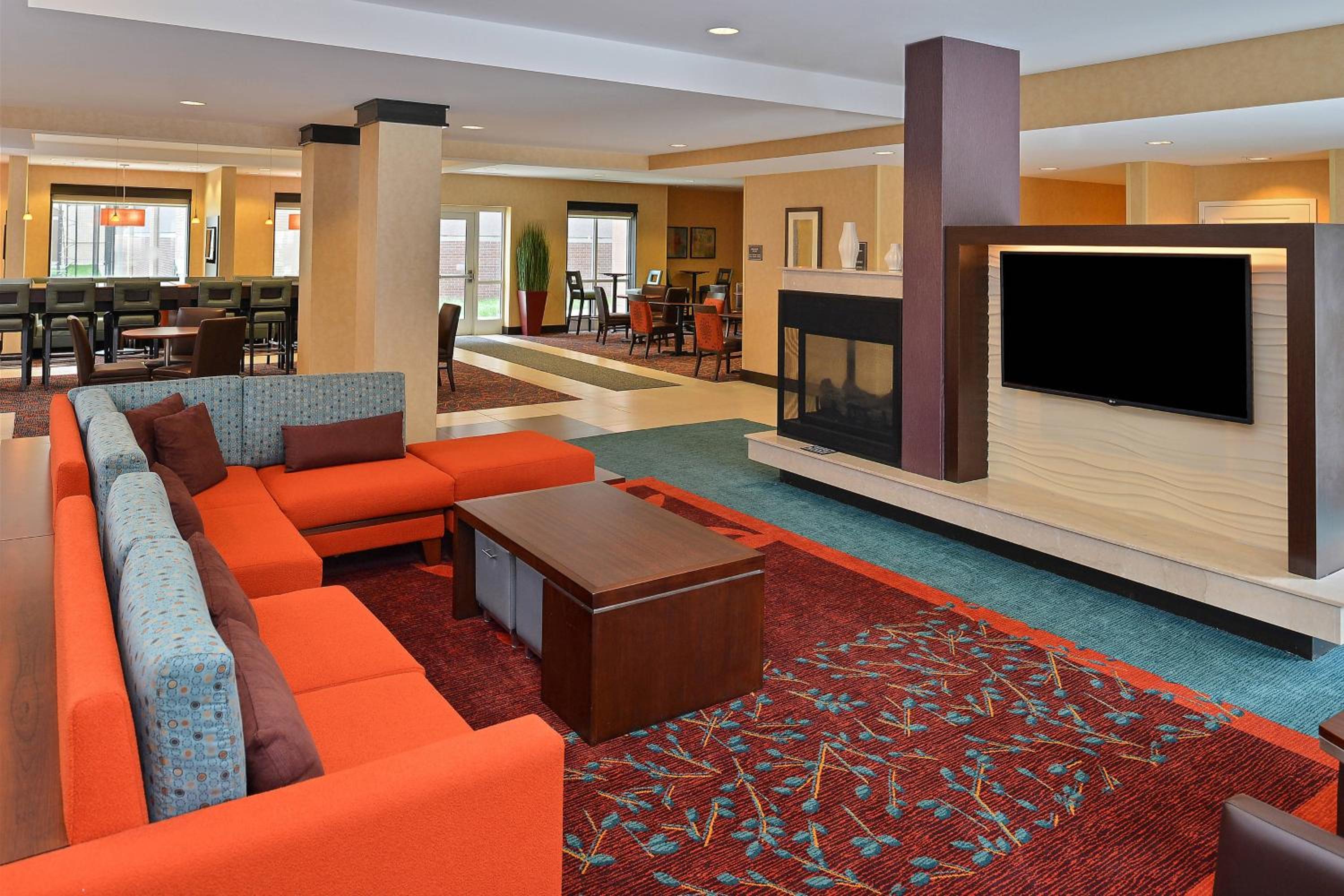 Des Moines Vacations - Residence Inn by Marriott Des Moines Downtown - Property Image 2