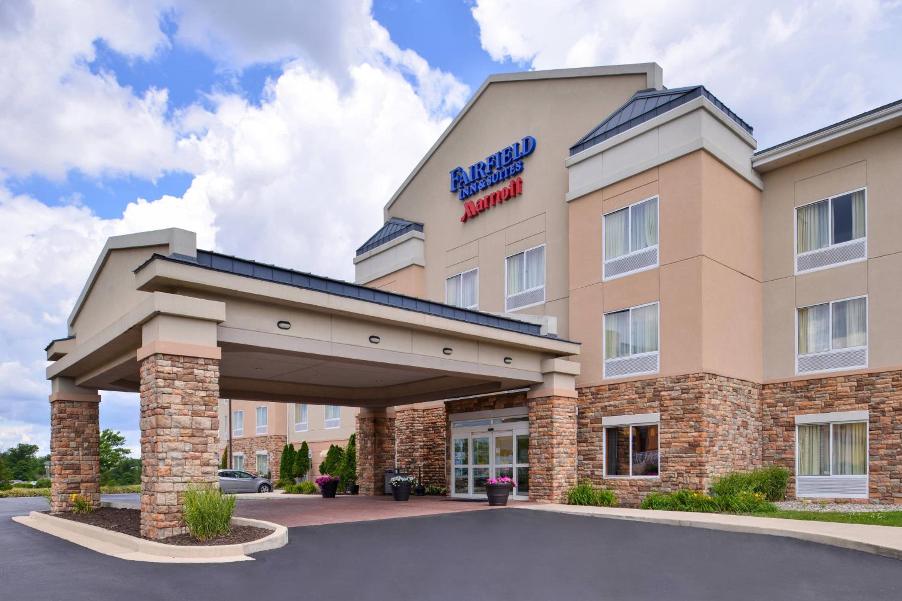 Hotel Fairfield Inn and Suites by Marriott Fort Wayne - Image 1