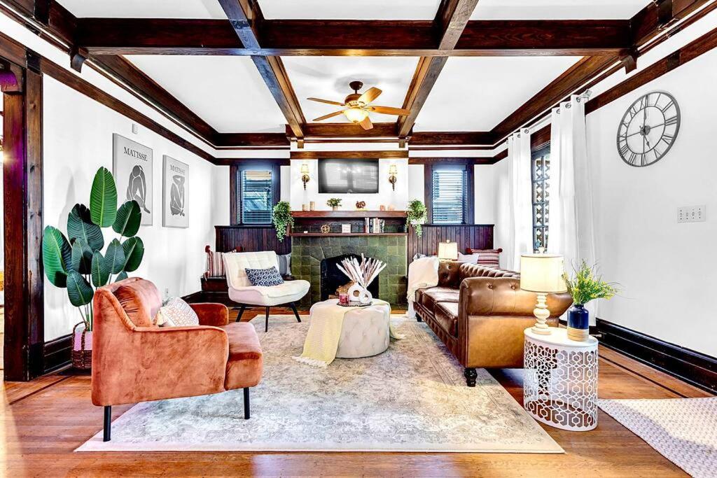 Douglasville Vacations - ATL Charming 1929 Historic Craftsman Bungalow - Property Image 1