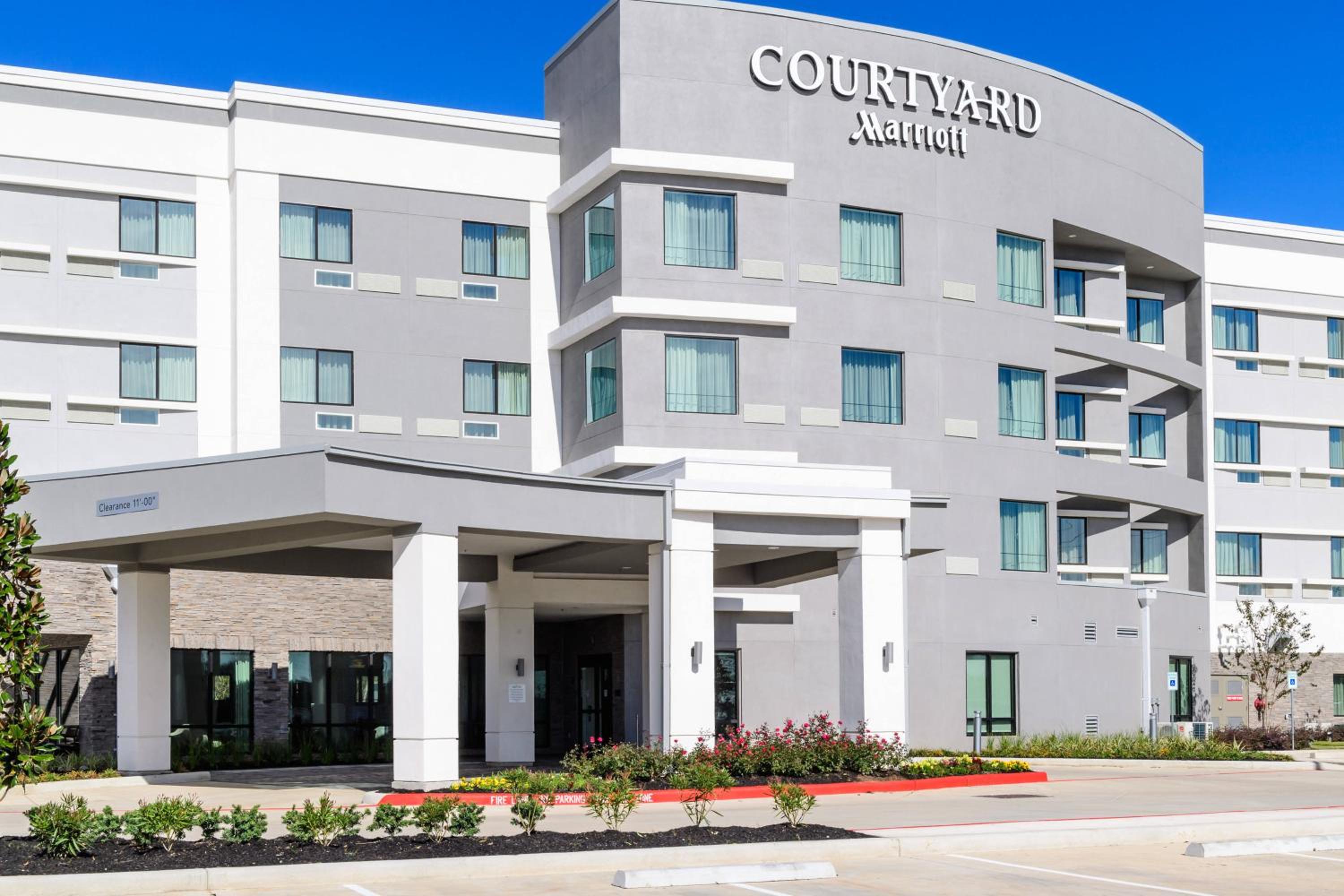 Galveston Vacations - Courtyard by Marriott Lake Jackson - Property Image 2
