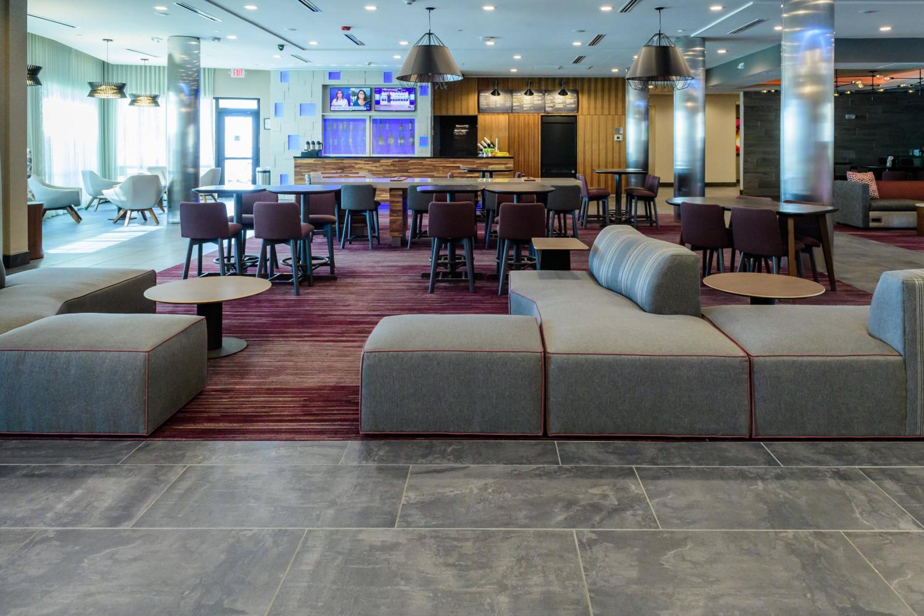Galveston Vacations - Courtyard by Marriott Lake Jackson - Property Image 4
